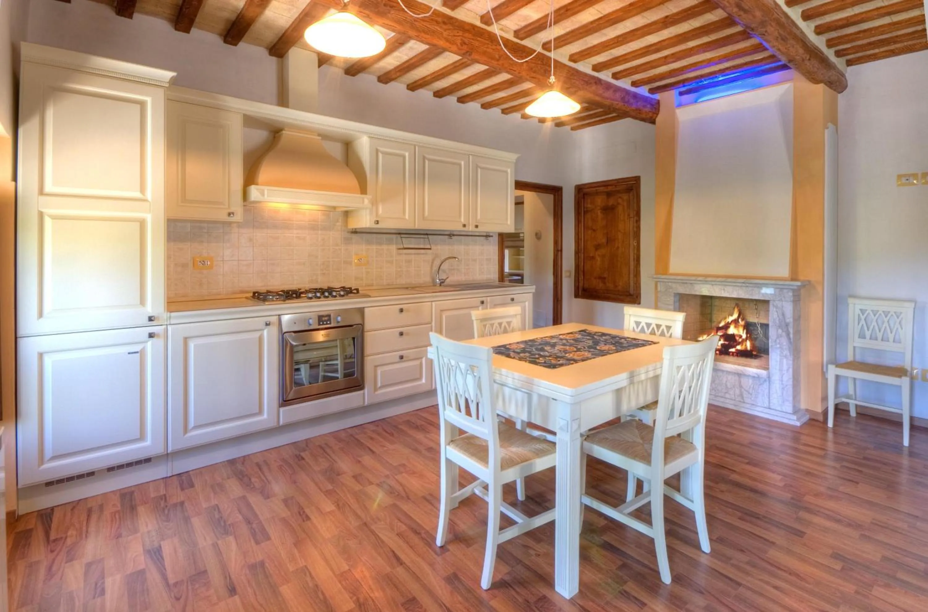 Kitchen or kitchenette in Raffaello Residence
