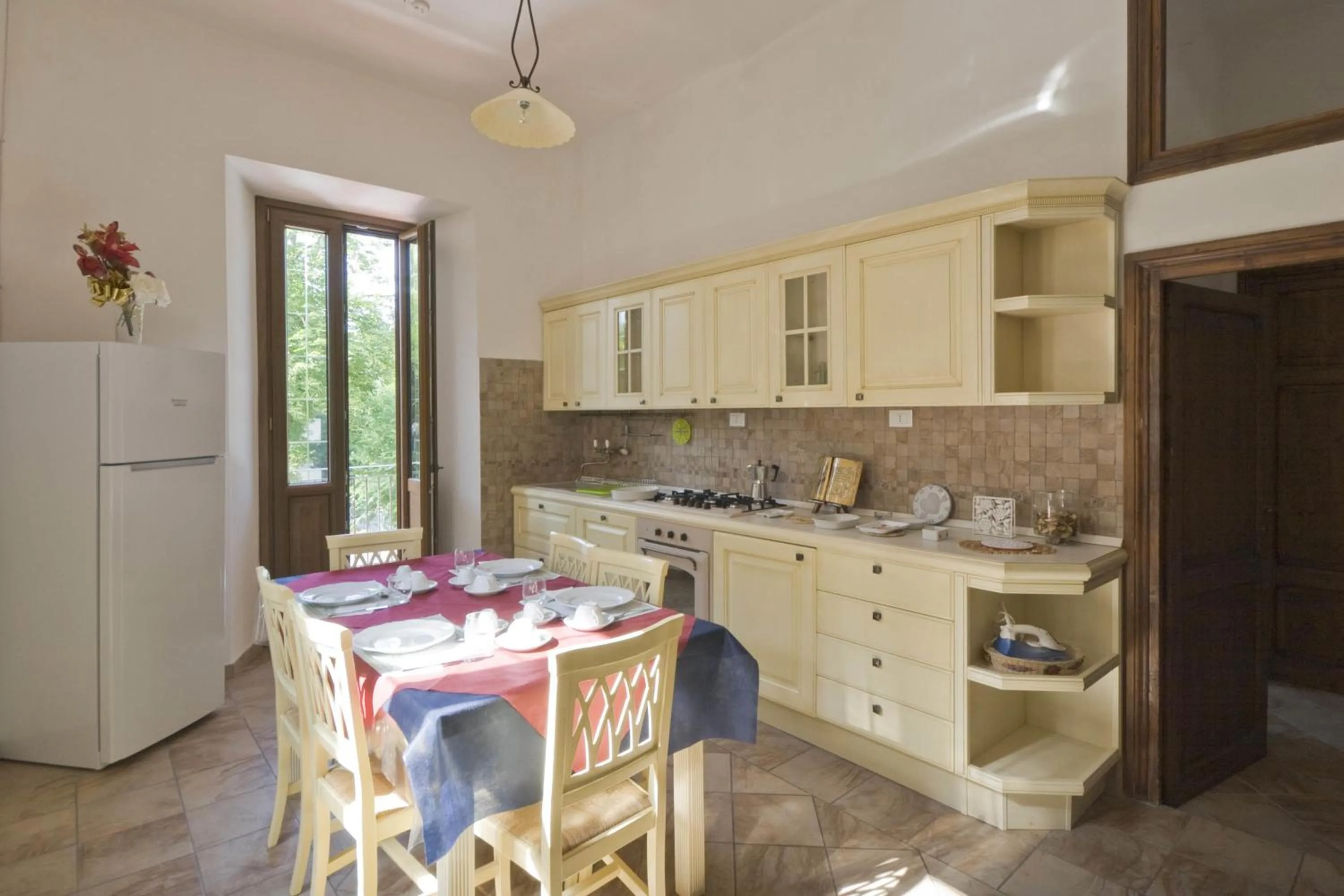 Kitchen or kitchenette in Raffaello Residence