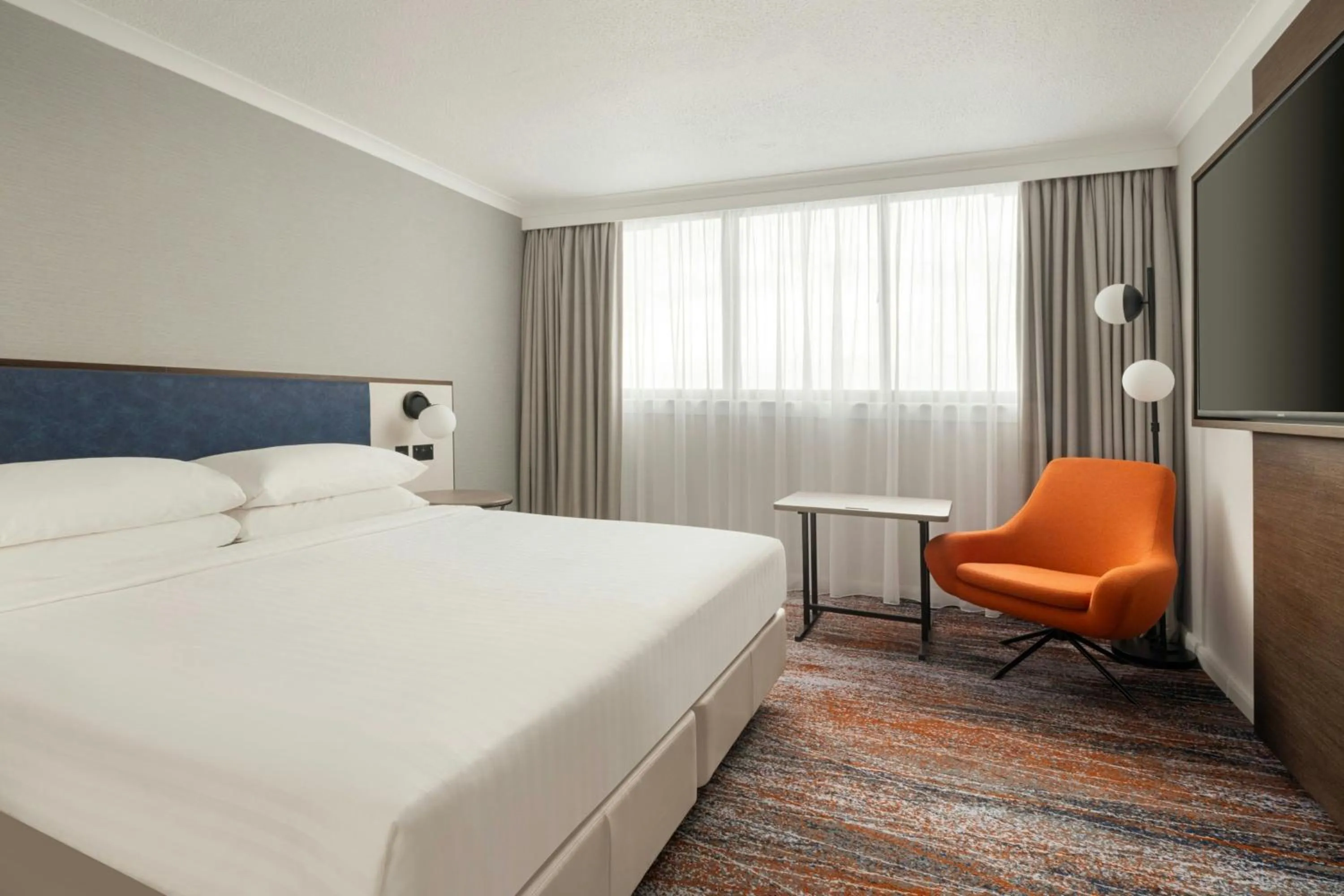 Photo of the whole room, Bed in Glasgow Marriott Hotel