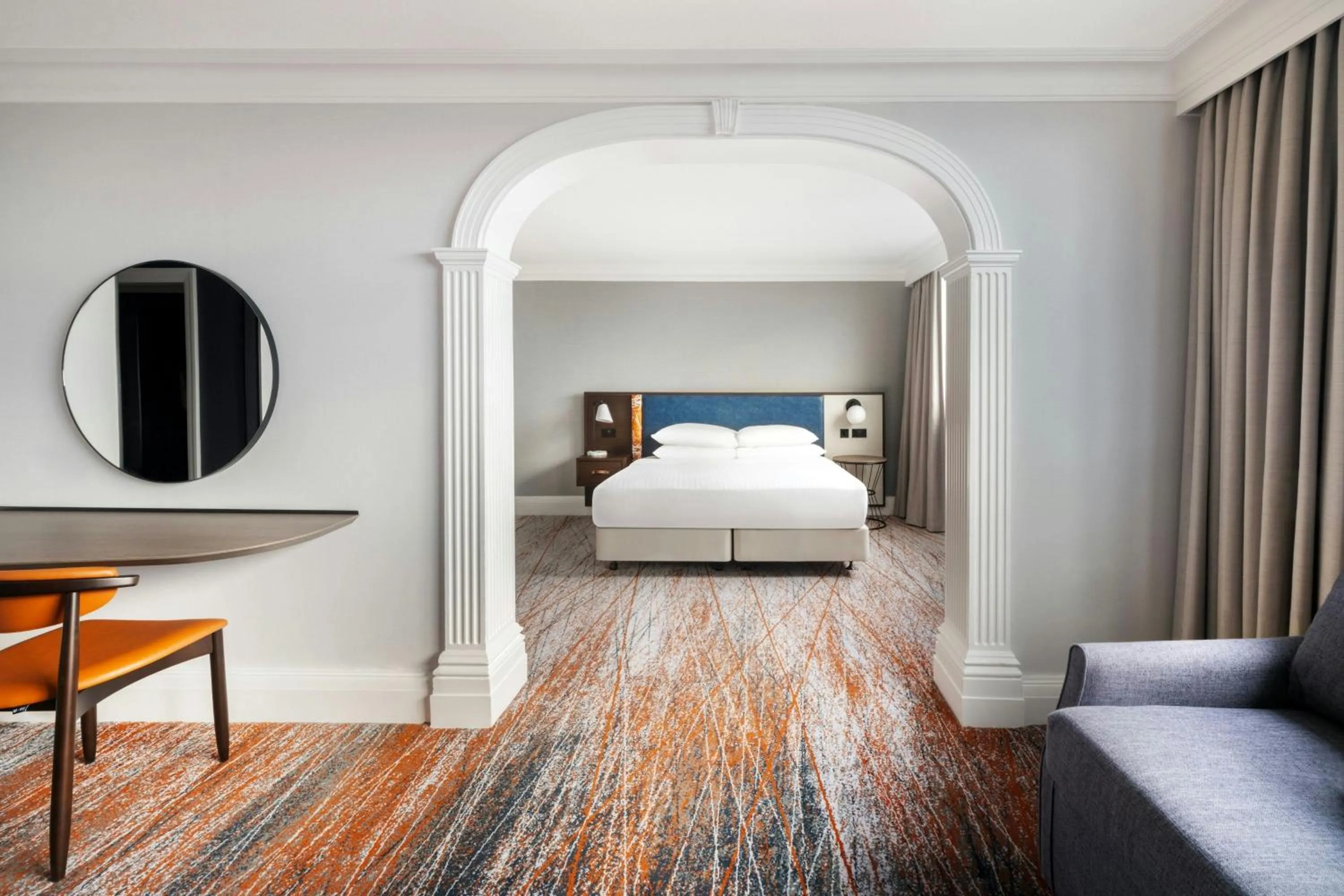 Photo of the whole room, Bed in Glasgow Marriott Hotel