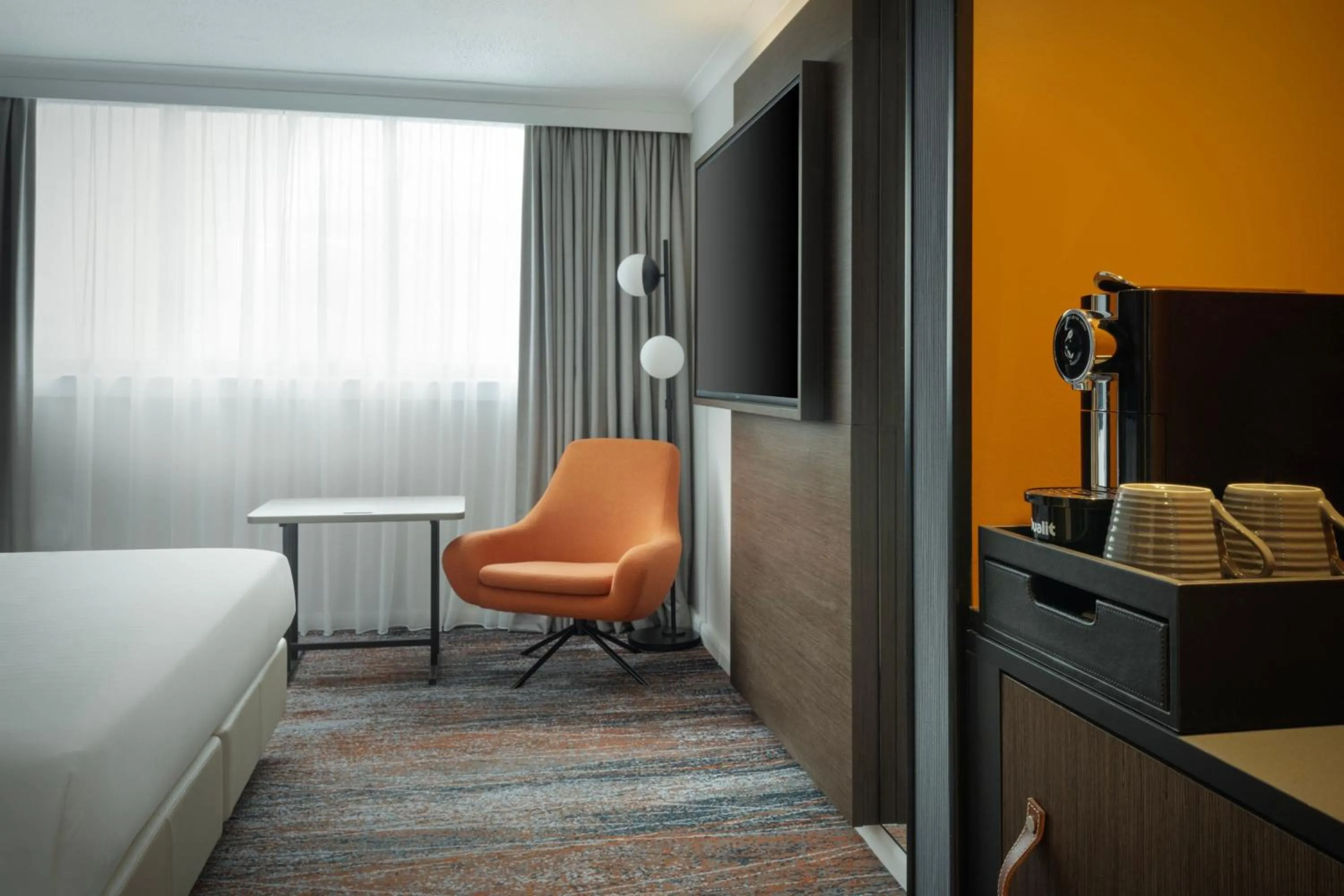 Photo of the whole room, Bed in Glasgow Marriott Hotel