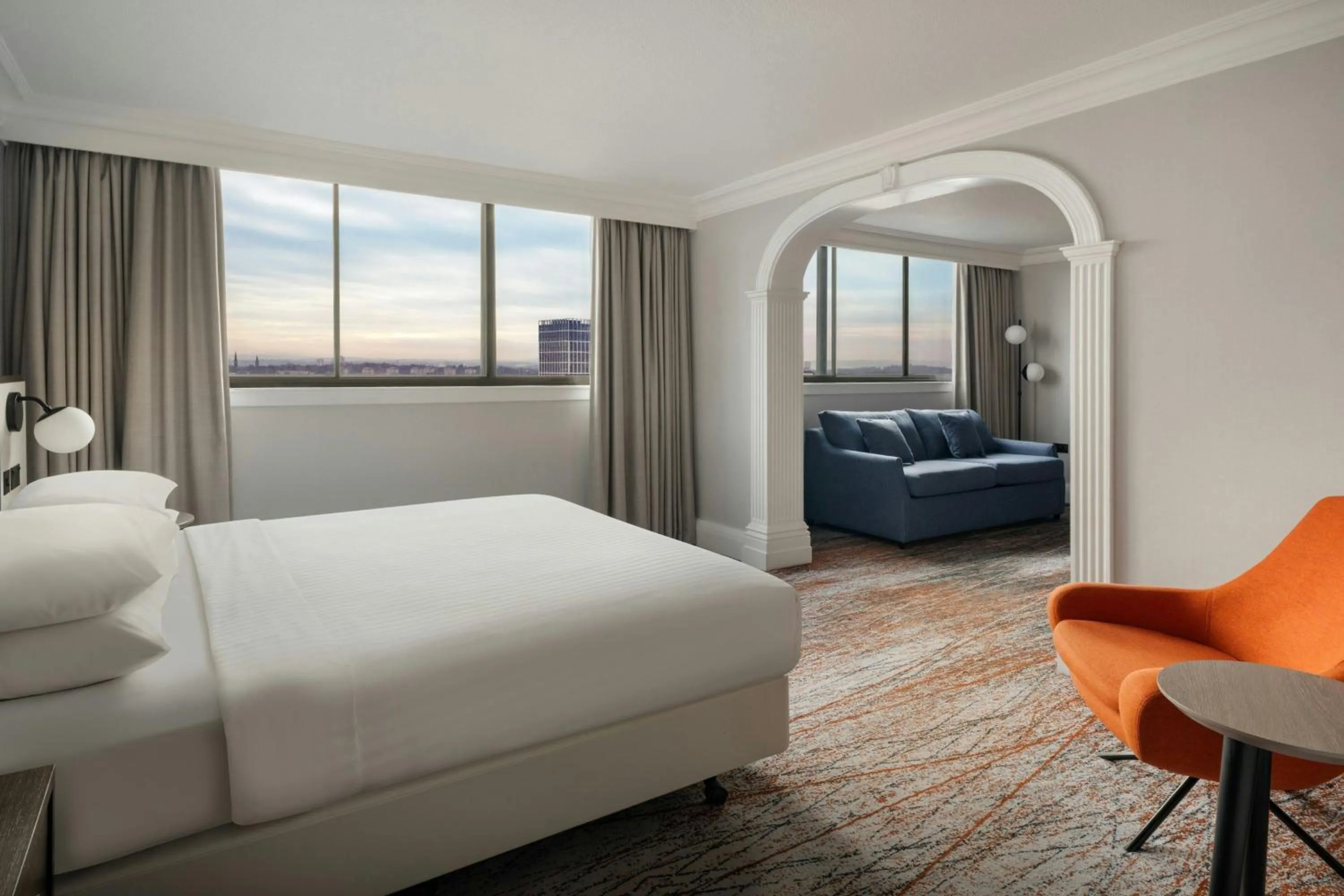 Photo of the whole room, Bed in Glasgow Marriott Hotel