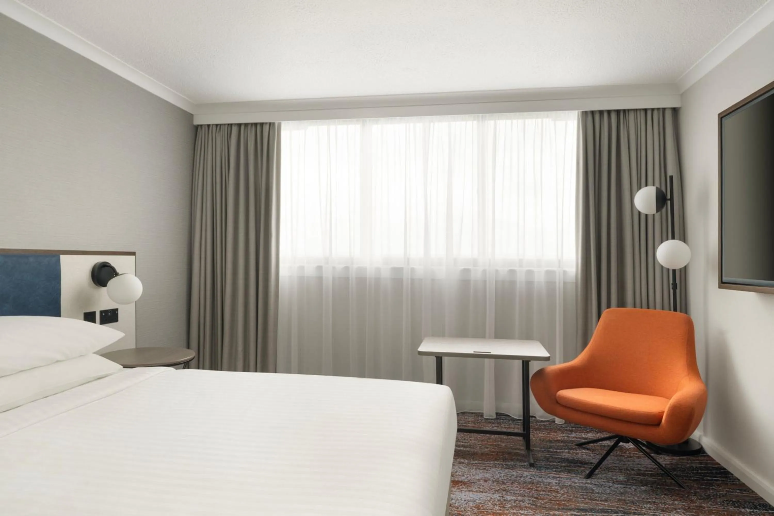 Photo of the whole room, Bed in Glasgow Marriott Hotel