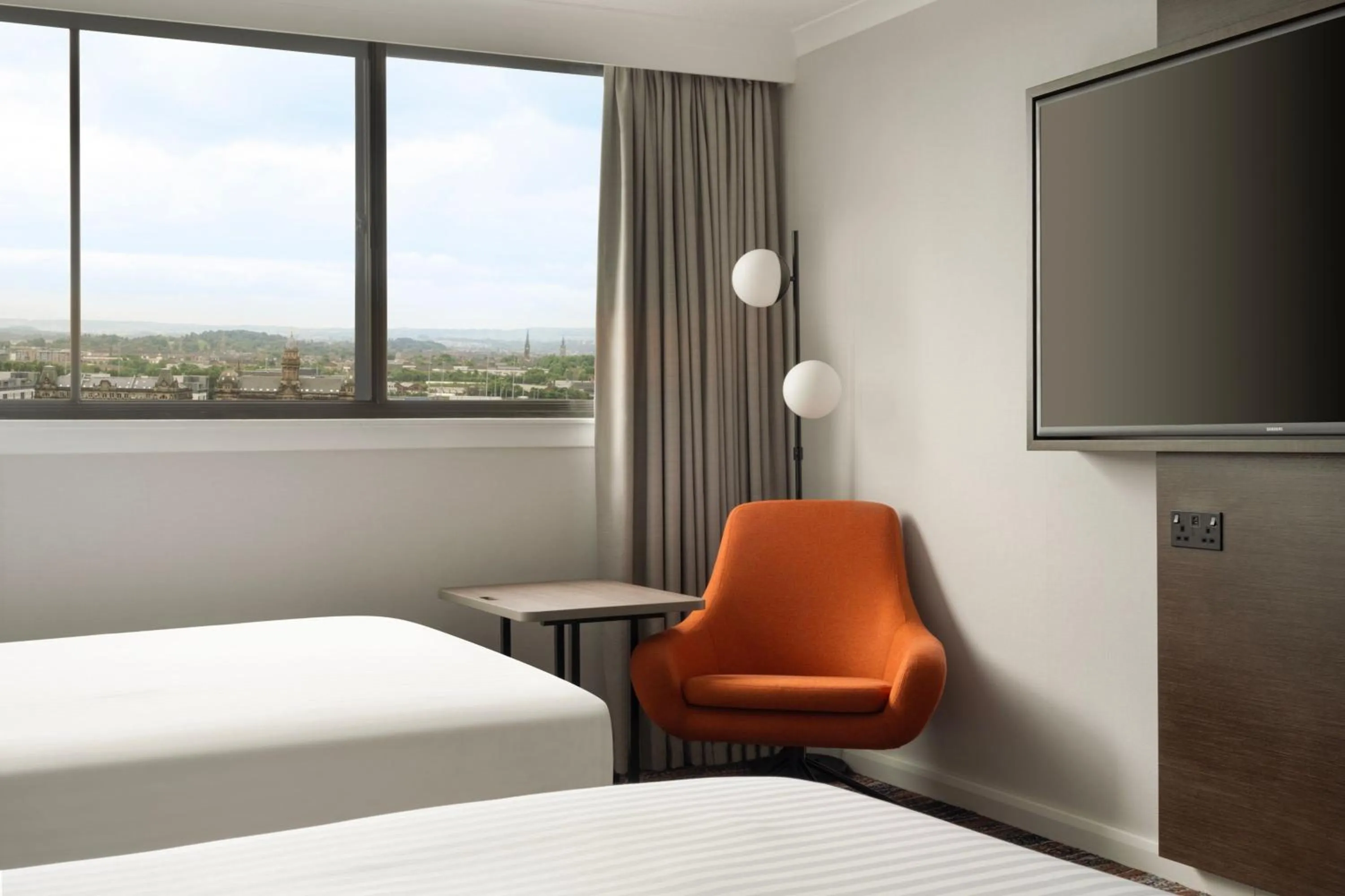 Photo of the whole room, Bed in Glasgow Marriott Hotel