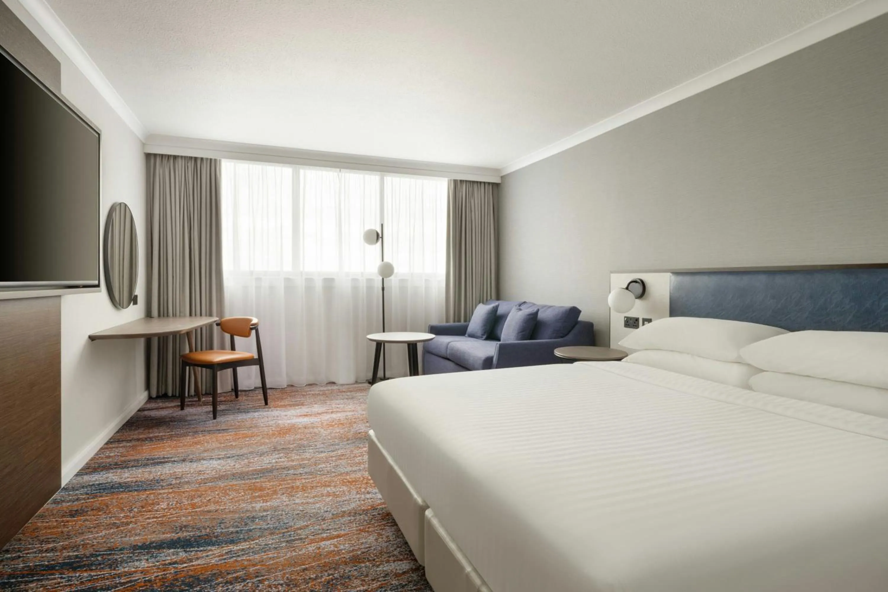 Photo of the whole room, Bed in Glasgow Marriott Hotel