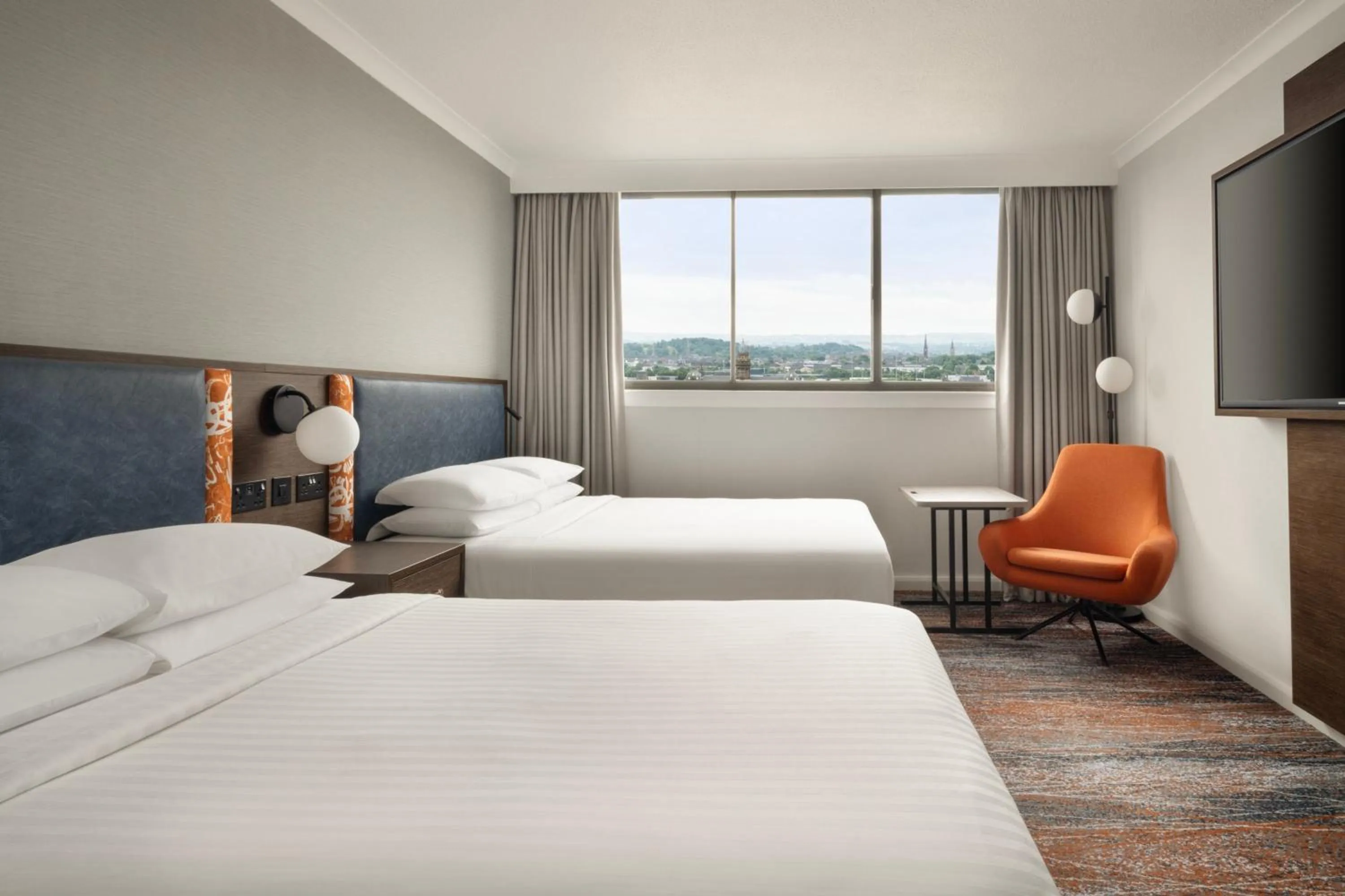 Photo of the whole room, Bed in Glasgow Marriott Hotel