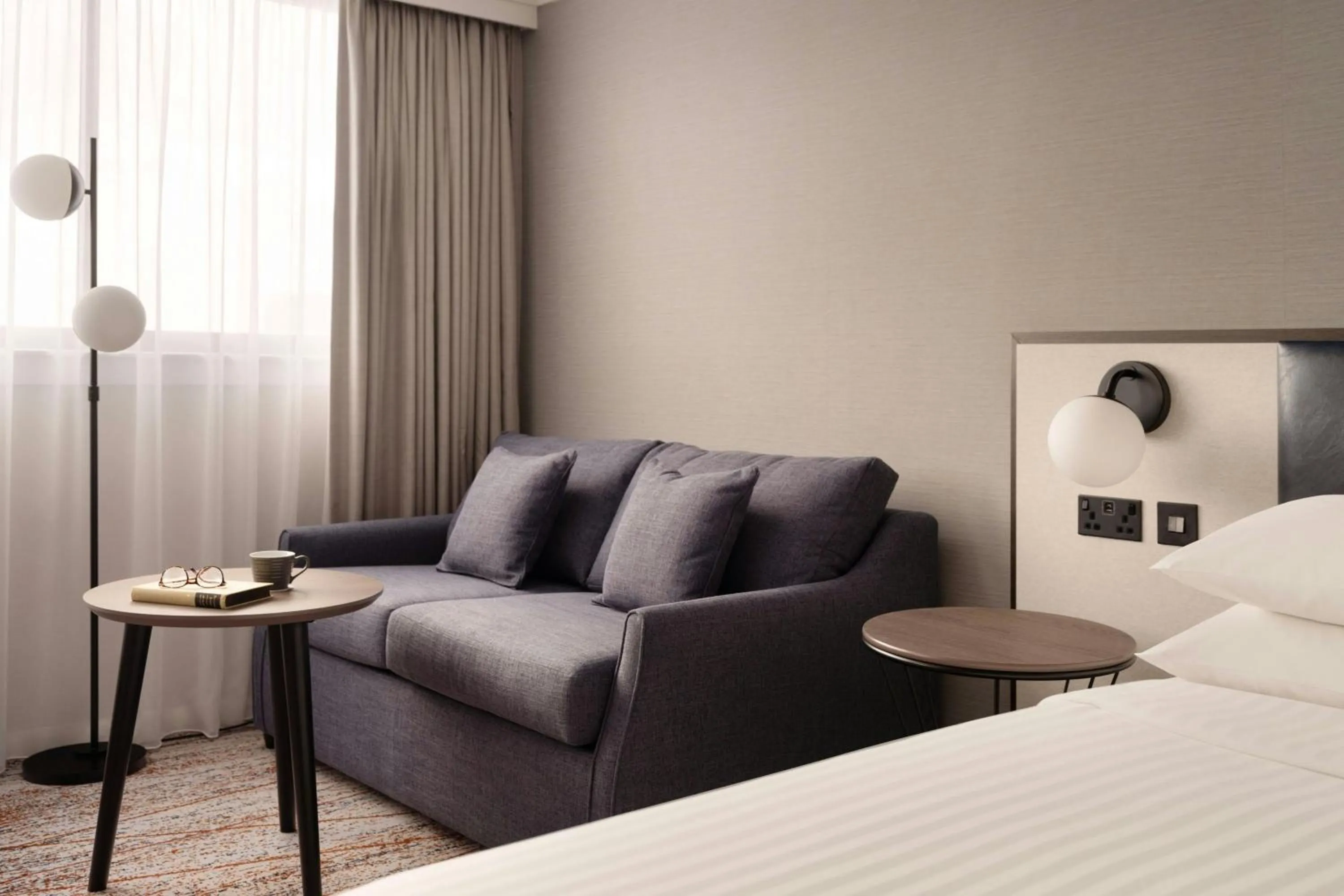 Photo of the whole room, Bed in Glasgow Marriott Hotel