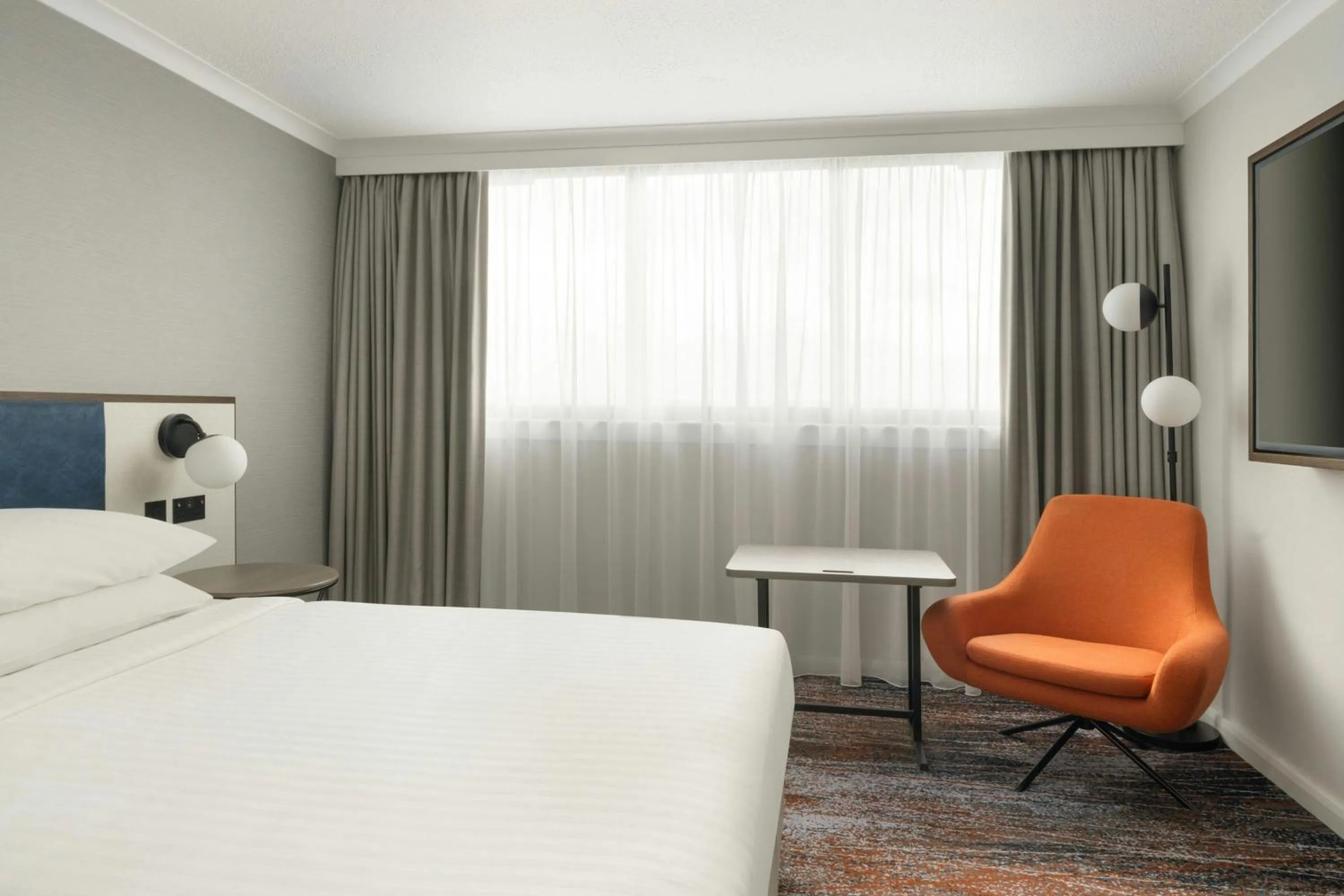 Photo of the whole room, Bed in Glasgow Marriott Hotel