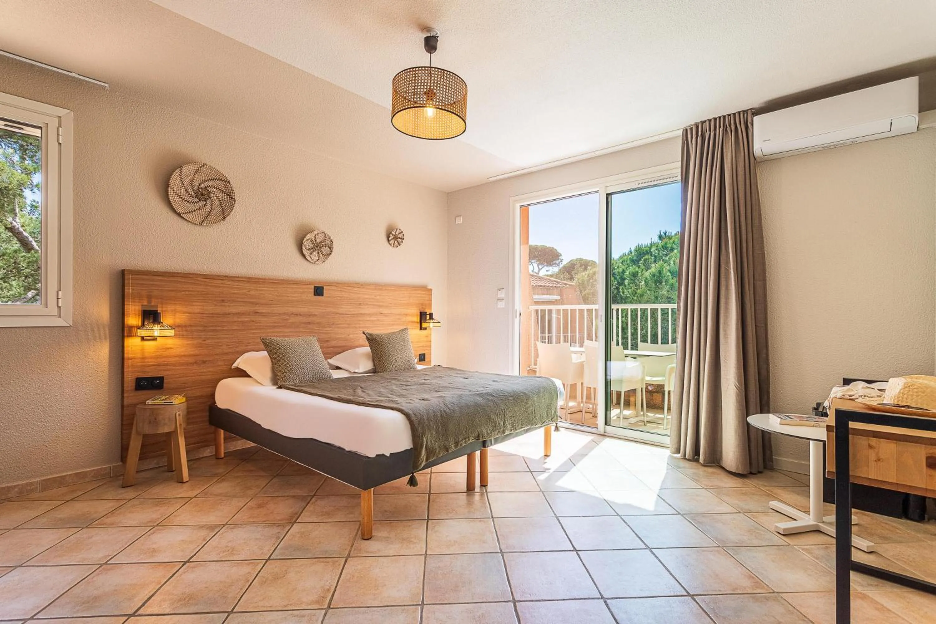 Bedroom, Bed in Belambra Clubs Presqu'île De Giens - Riviera Beach Club