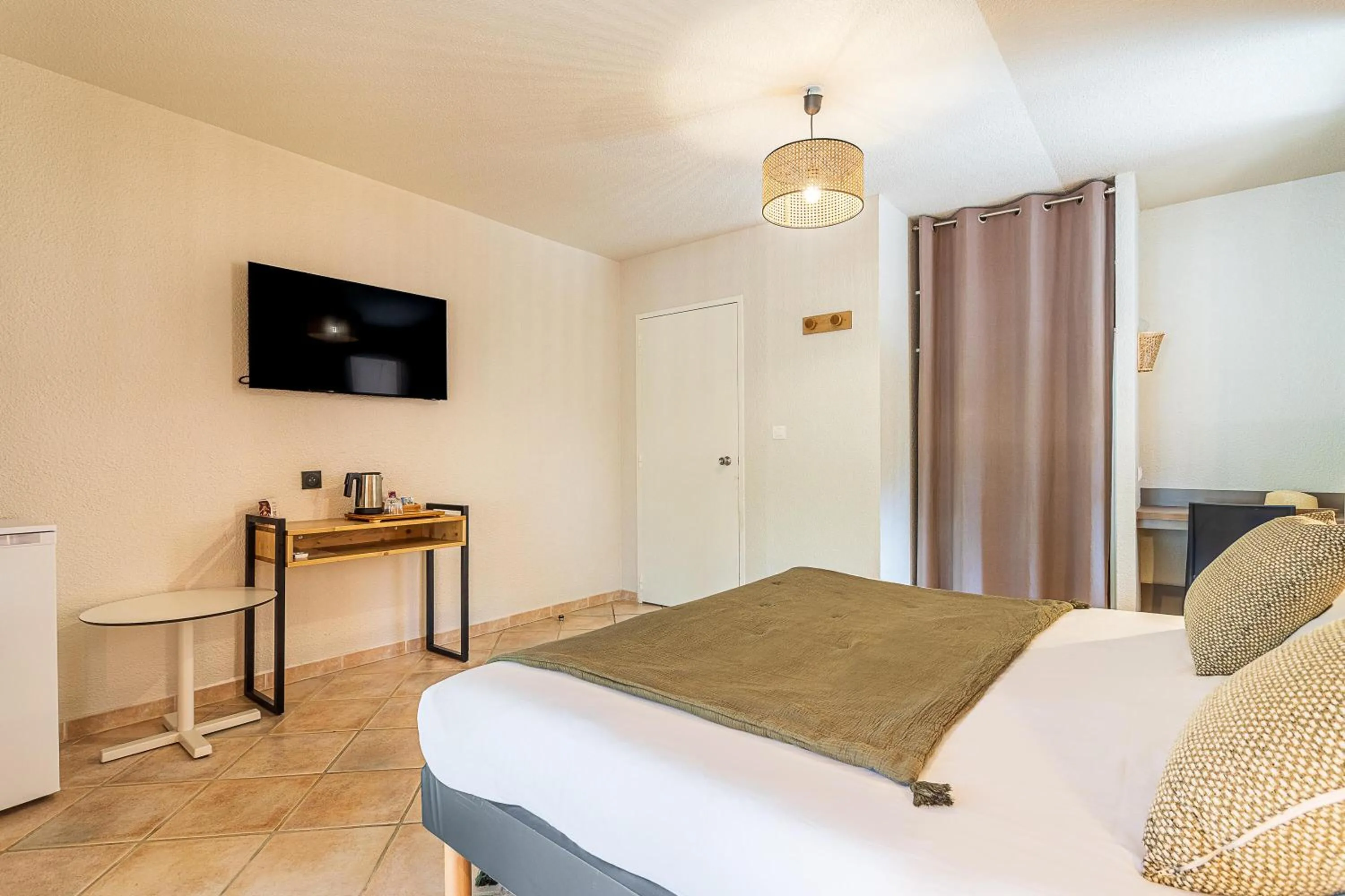 Bedroom, Bed in Belambra Clubs Presqu'île De Giens - Riviera Beach Club