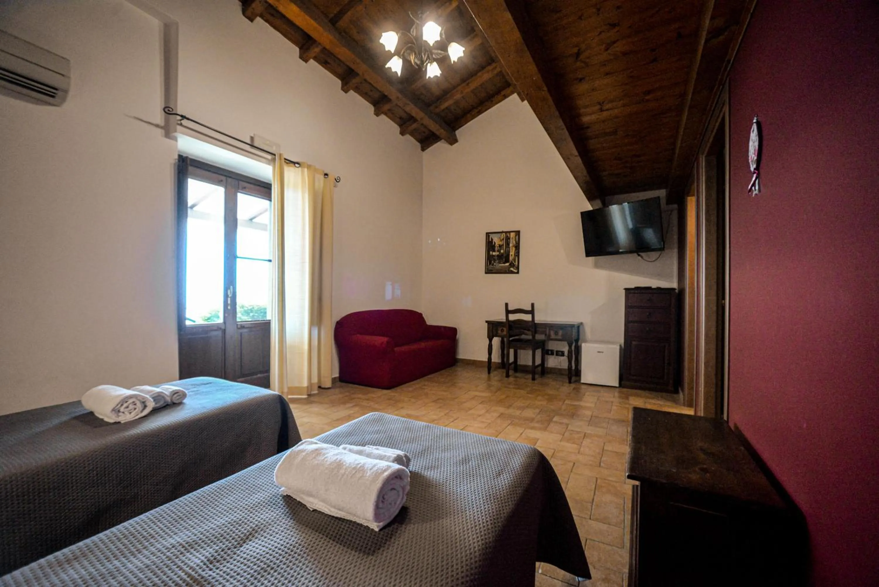 Photo of the whole room, Bed in IL Ciliegio Dell 'Etna