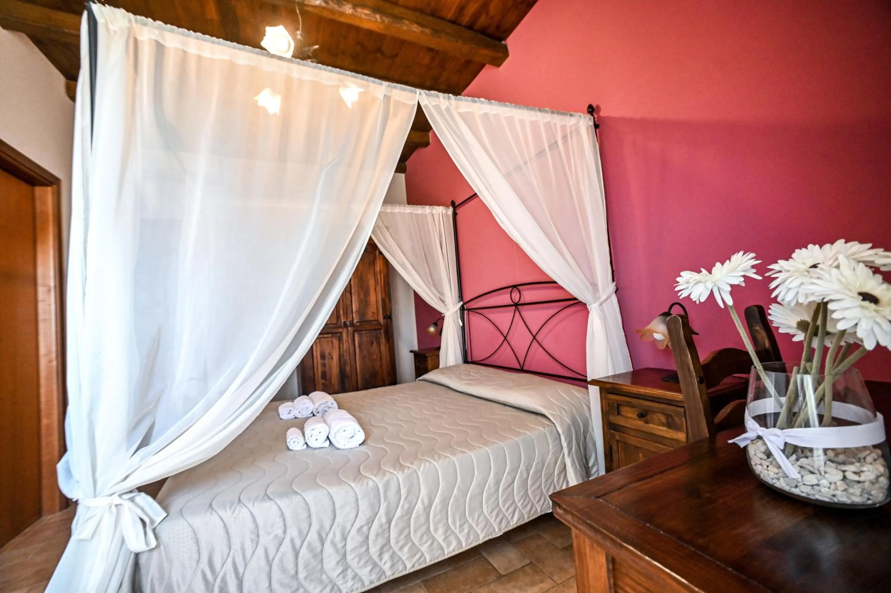 Photo of the whole room, Bed in IL Ciliegio Dell 'Etna