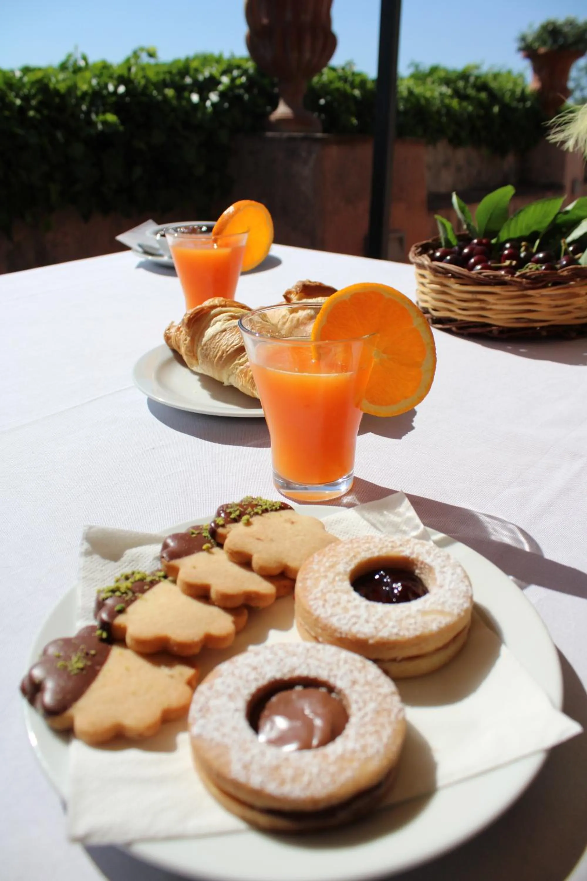 Food and drinks in IL Ciliegio Dell 'Etna