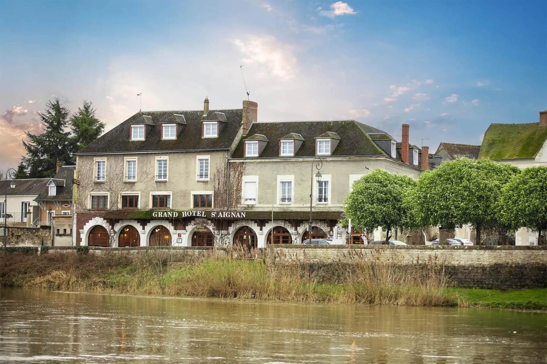 Property building in Grand Hôtel Saint-Aignan