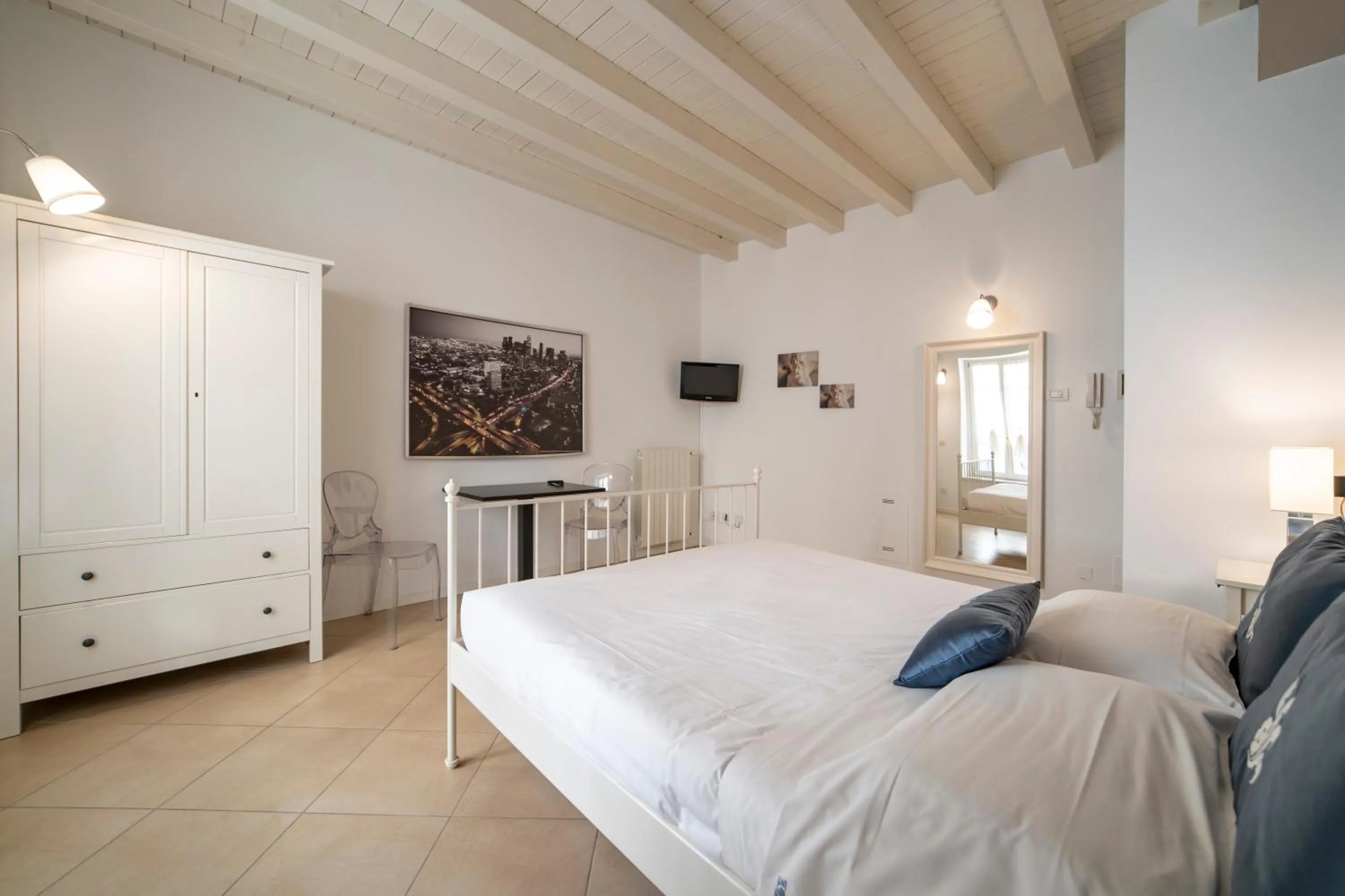 Photo of the whole room, Bed in Albergo Diffuso Vulcano Village
