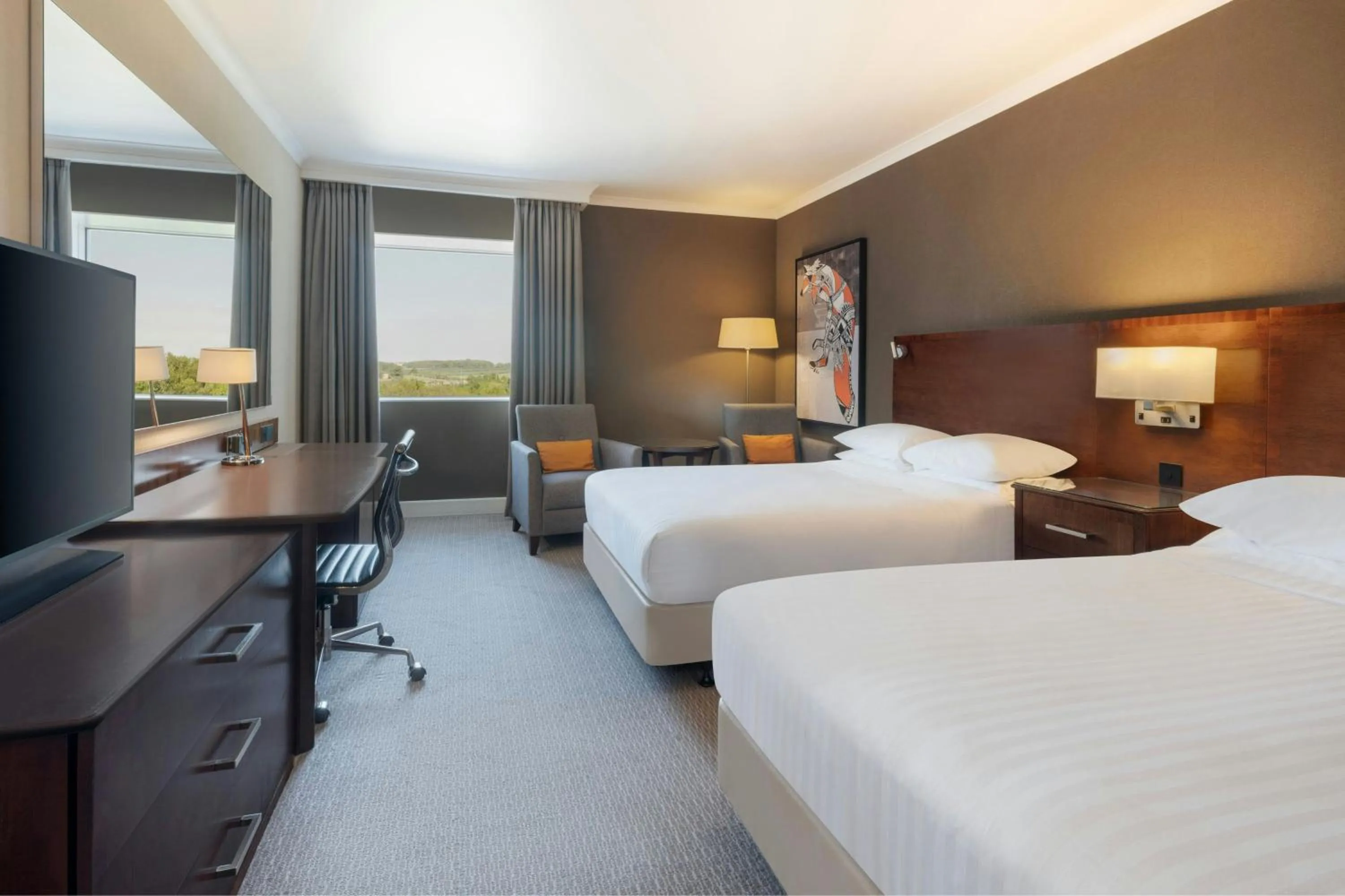 Photo of the whole room, Bed in Leicester Marriott Hotel