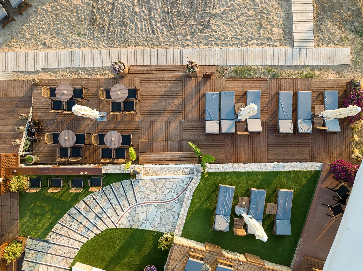 Patio in Almira Hotel