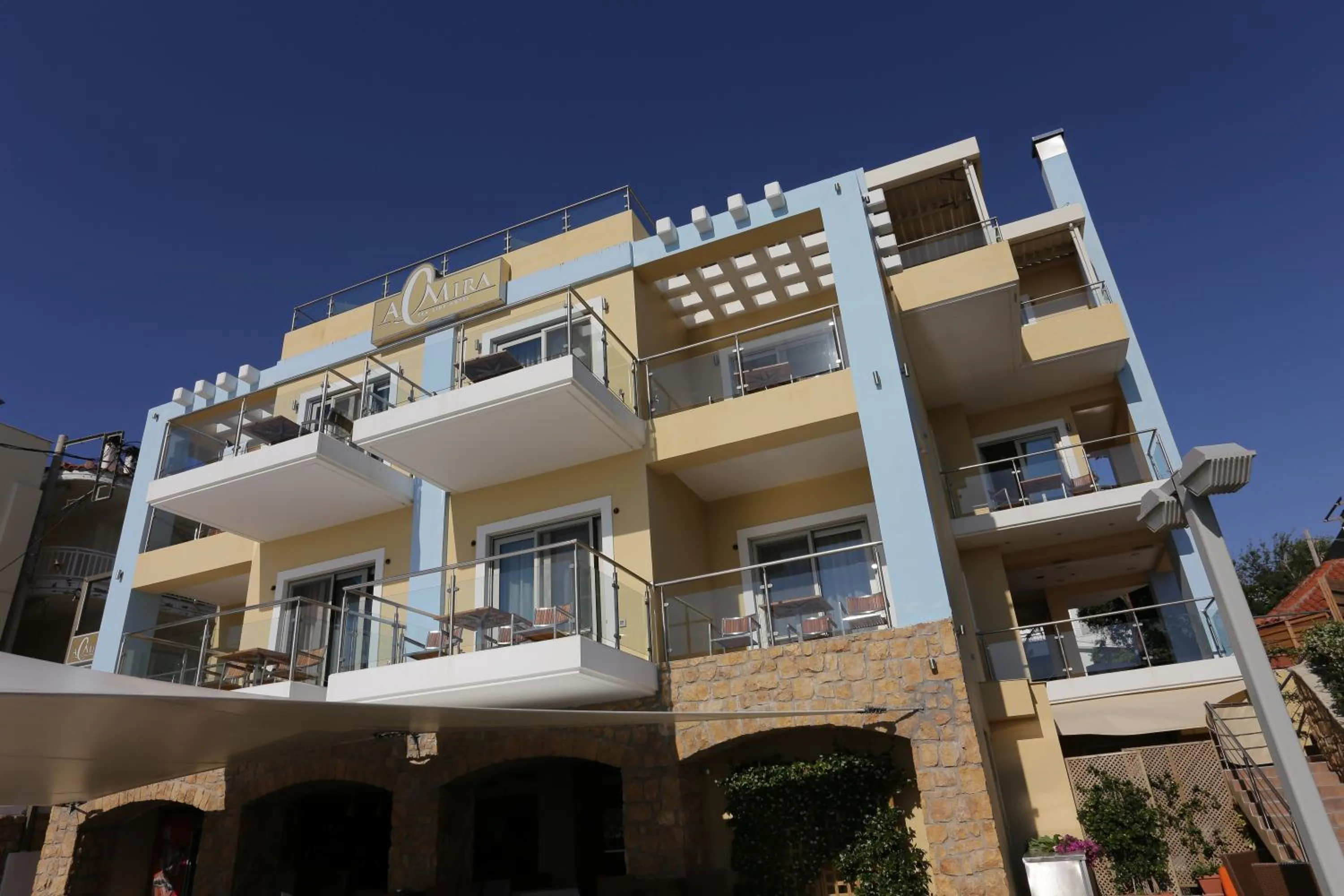 Facade/entrance in Almira Hotel