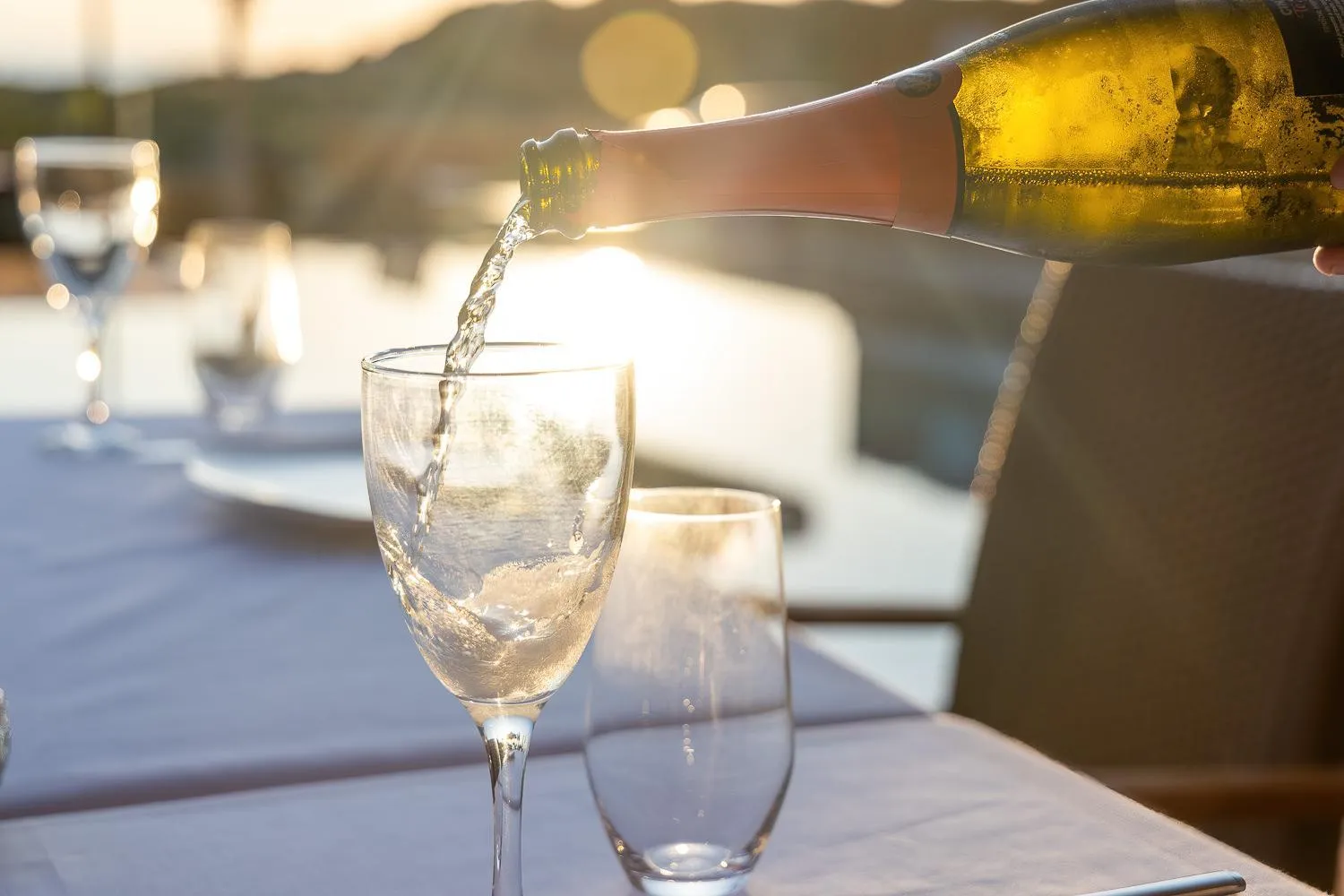 Restaurant/places to eat in Almira Hotel