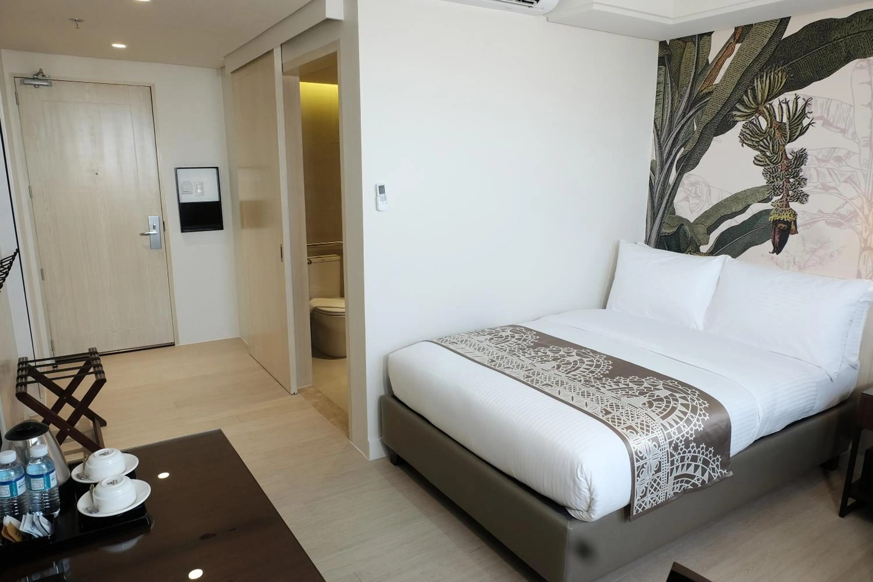 Bed in Mella Hotel Manila near NAIA Airport