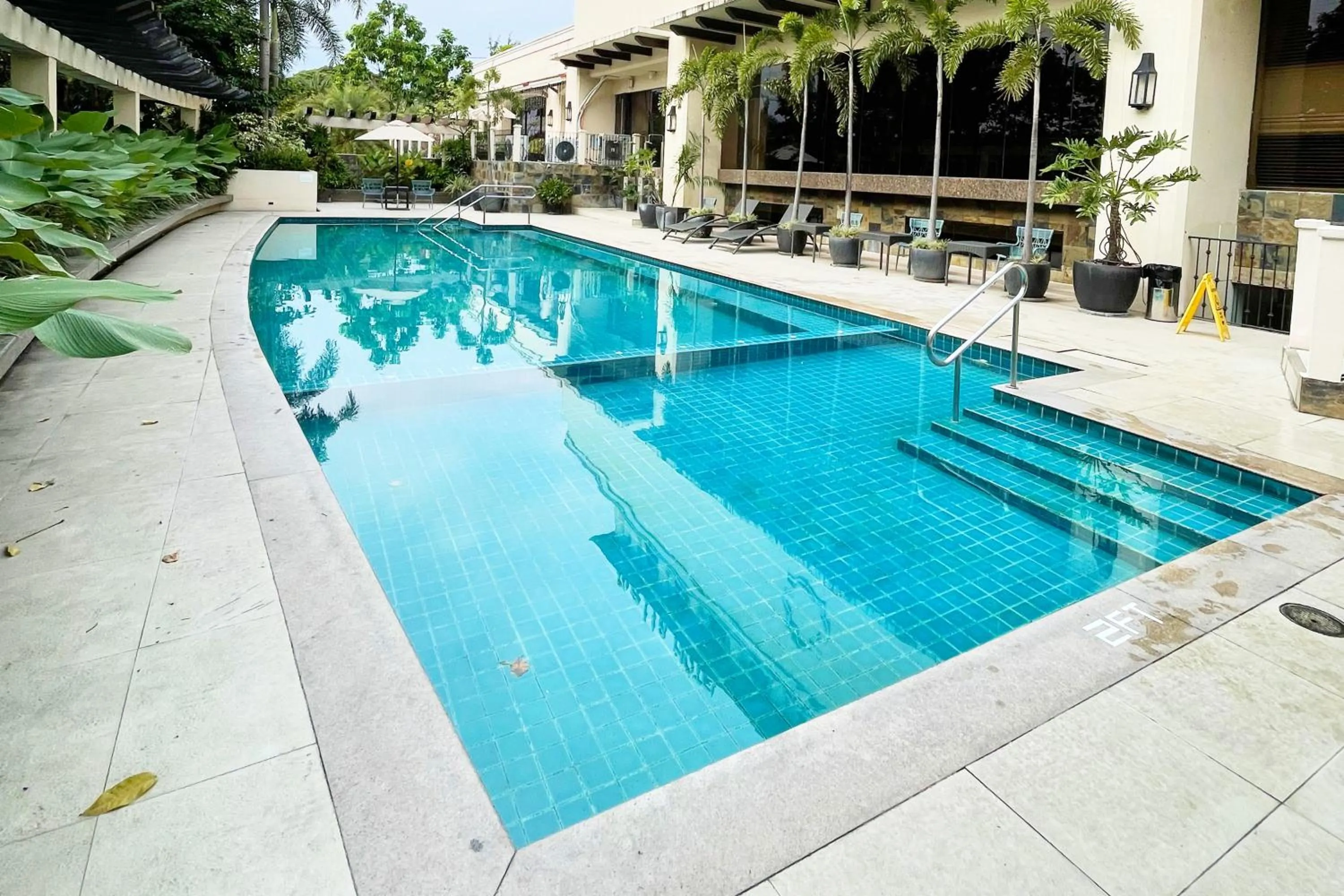 Mella Hotel Manila near NAIA Airport