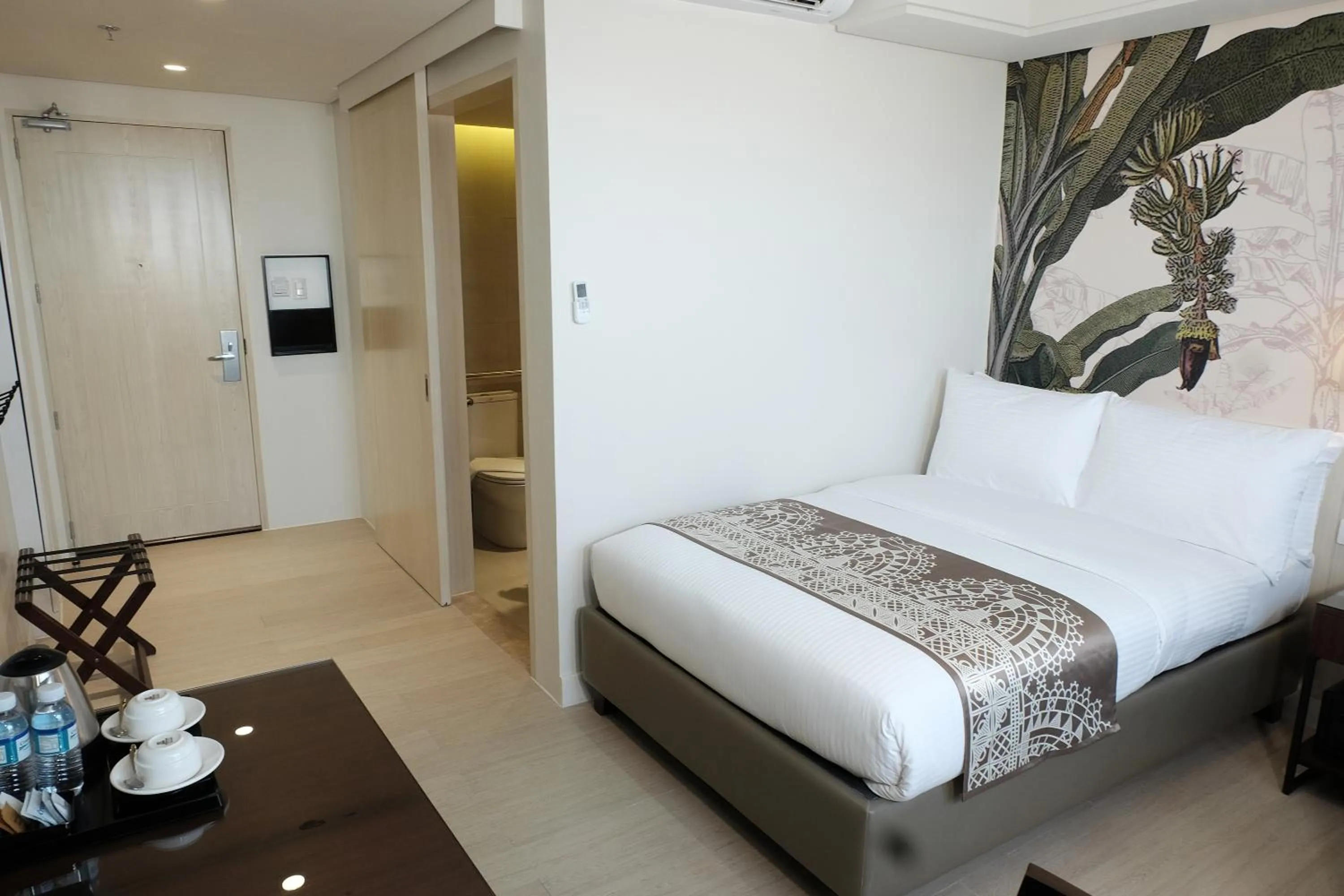 Bed in Mella Hotel Manila near NAIA Airport