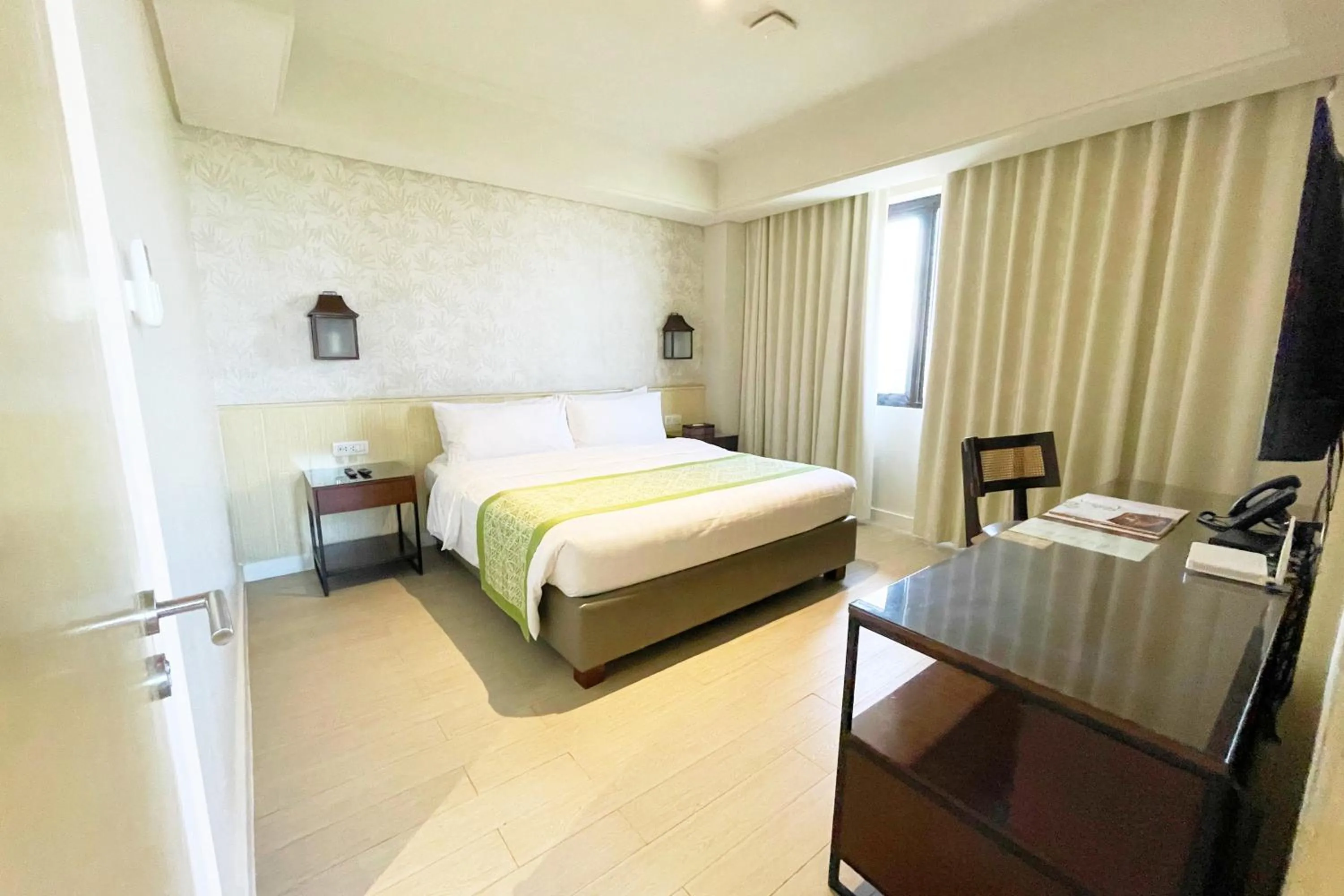 Bed in Mella Hotel Manila near NAIA Airport