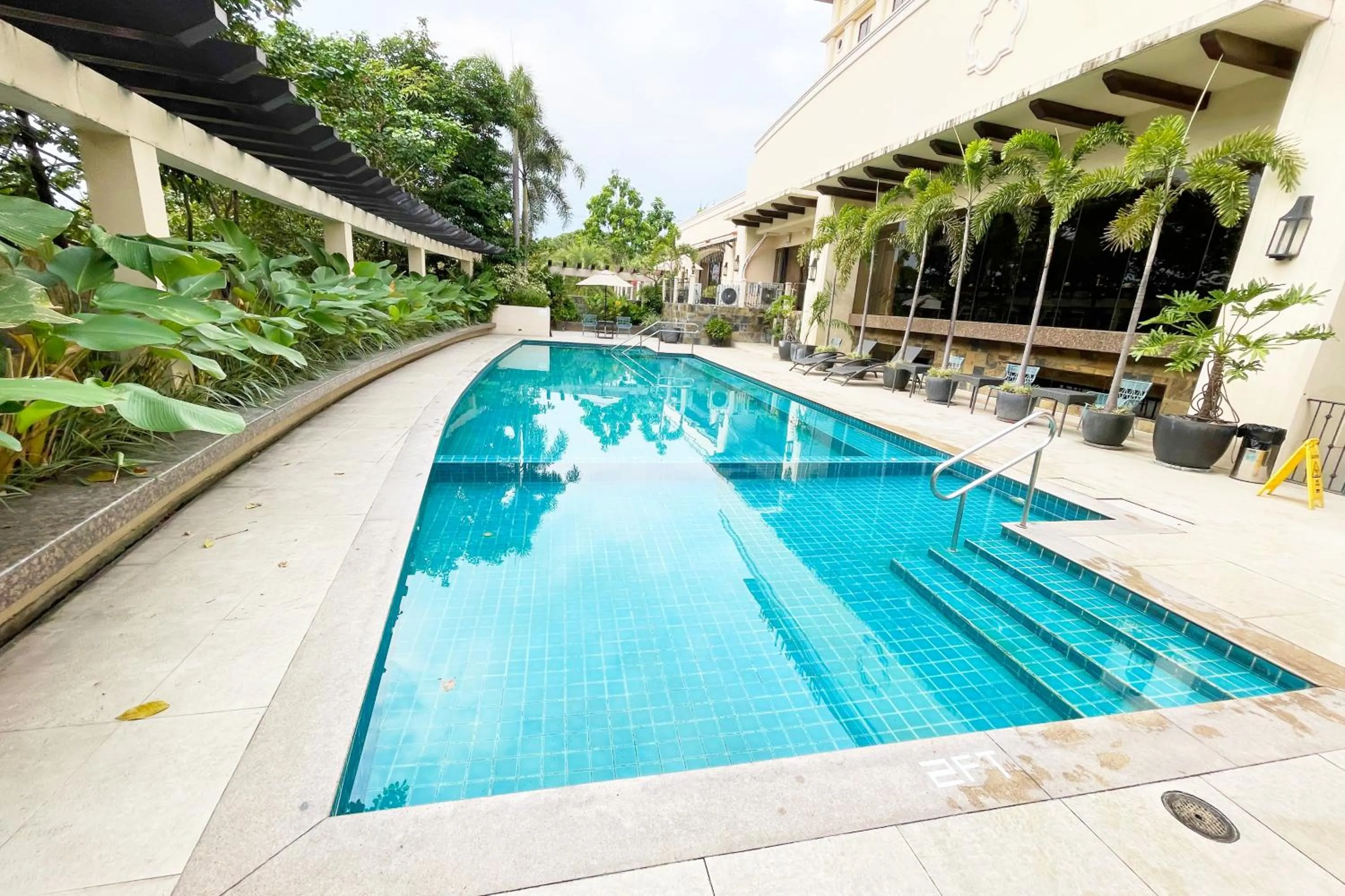 Mella Hotel Manila near NAIA Airport