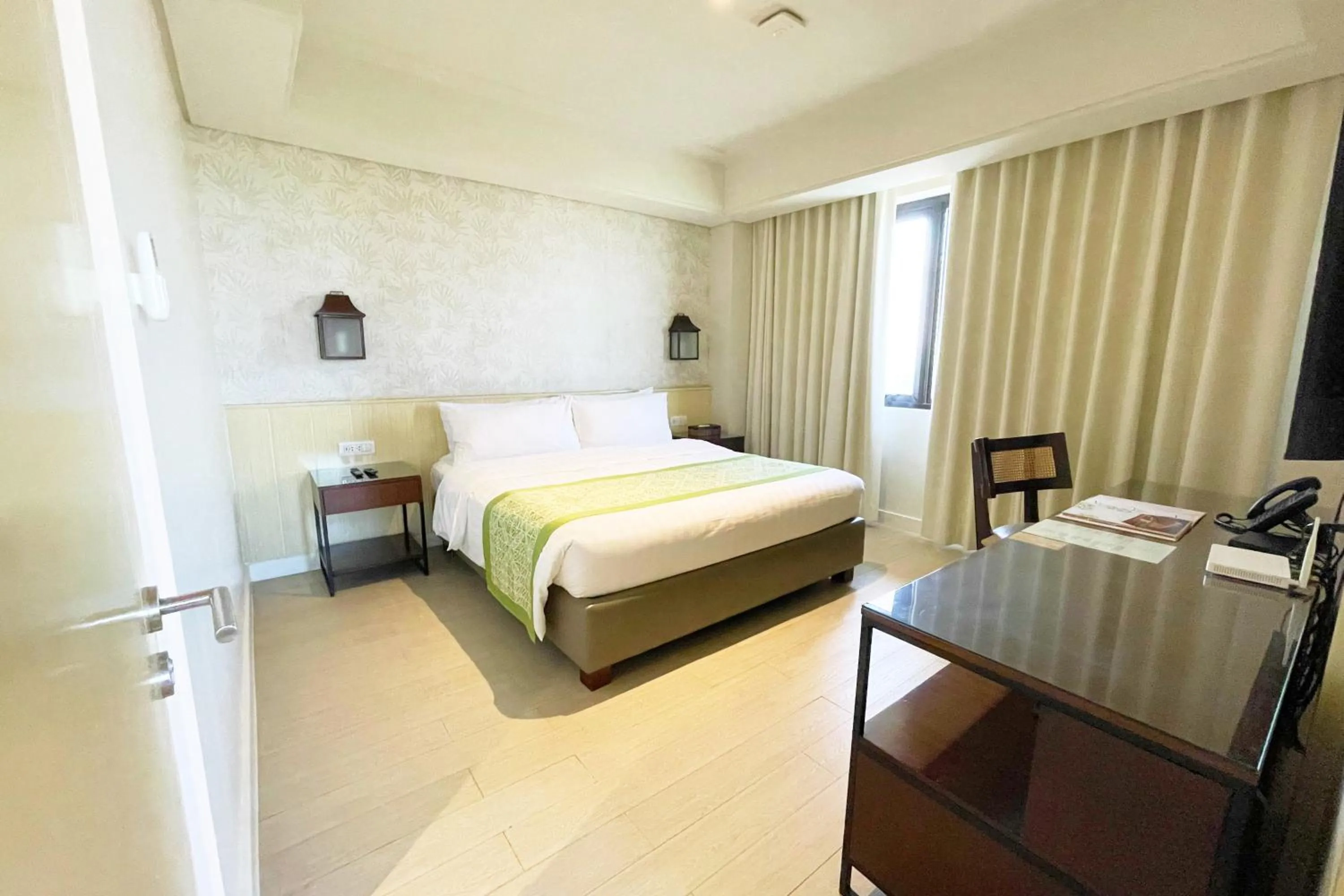 Bed in Mella Hotel Manila near NAIA Airport