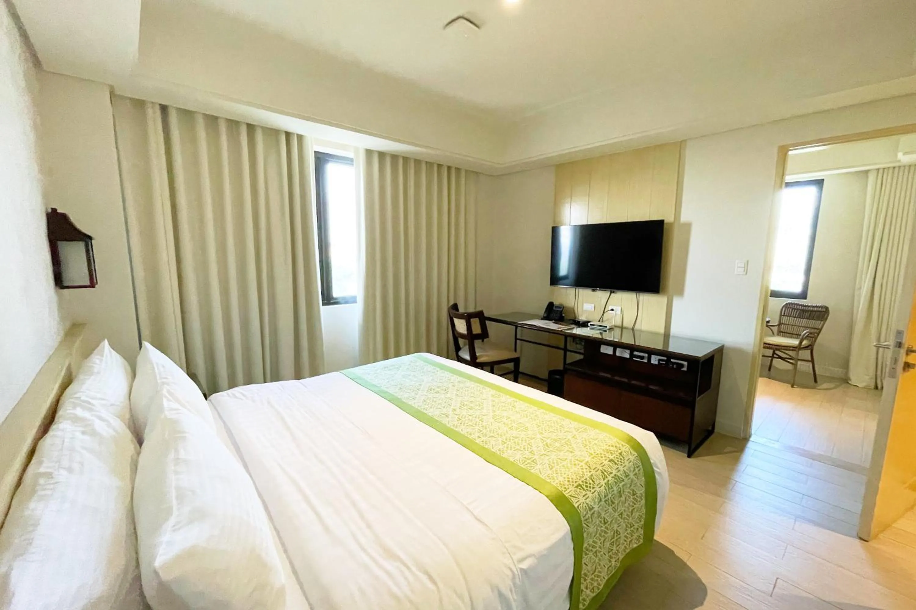 Bed in Mella Hotel Manila near NAIA Airport