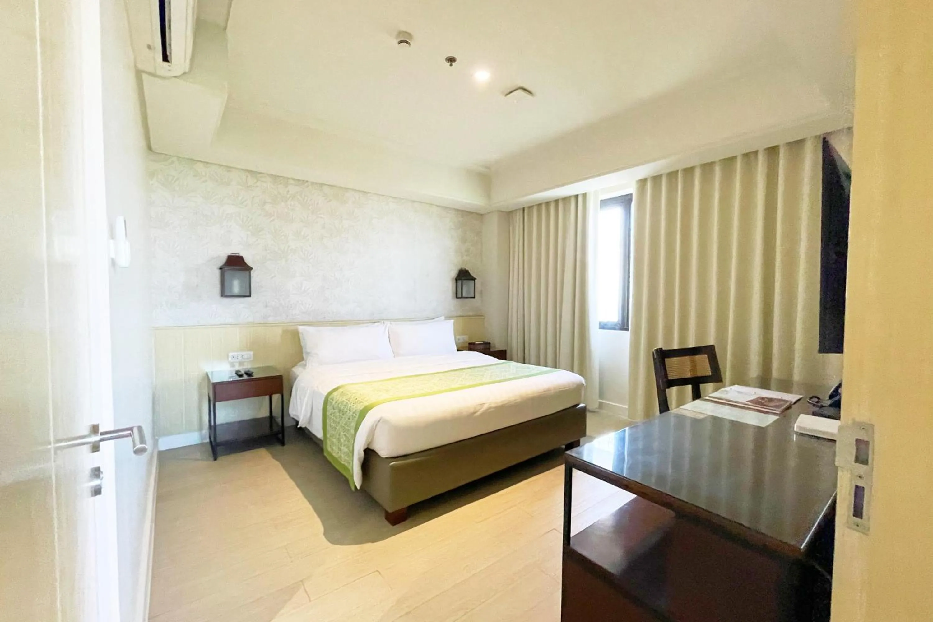 Bed in Mella Hotel Manila near NAIA Airport