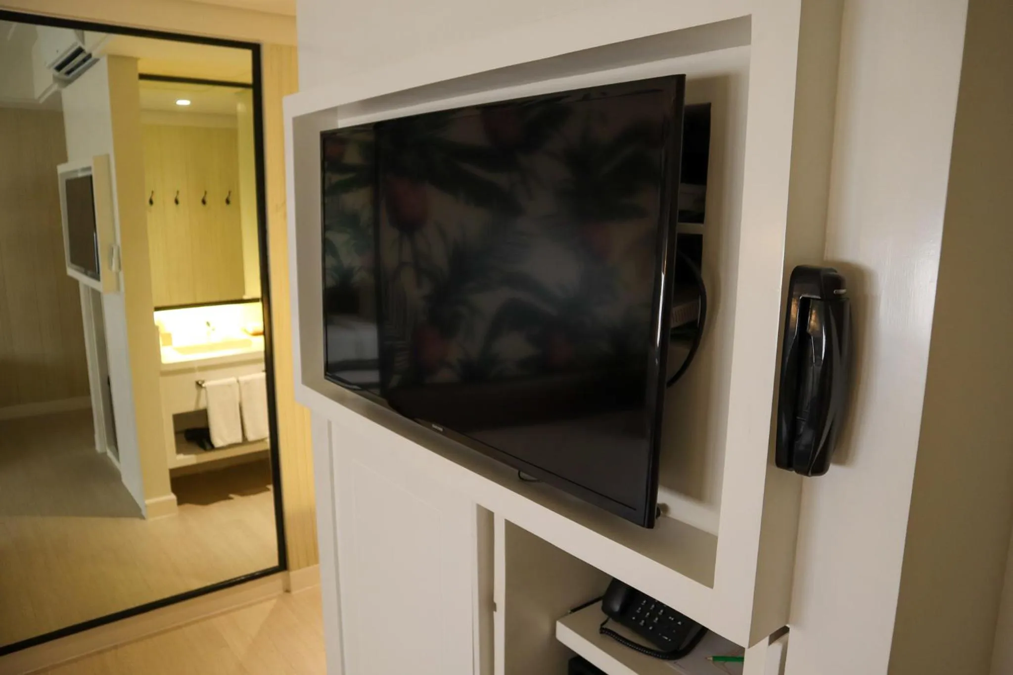 TV and multimedia in Mella Hotel