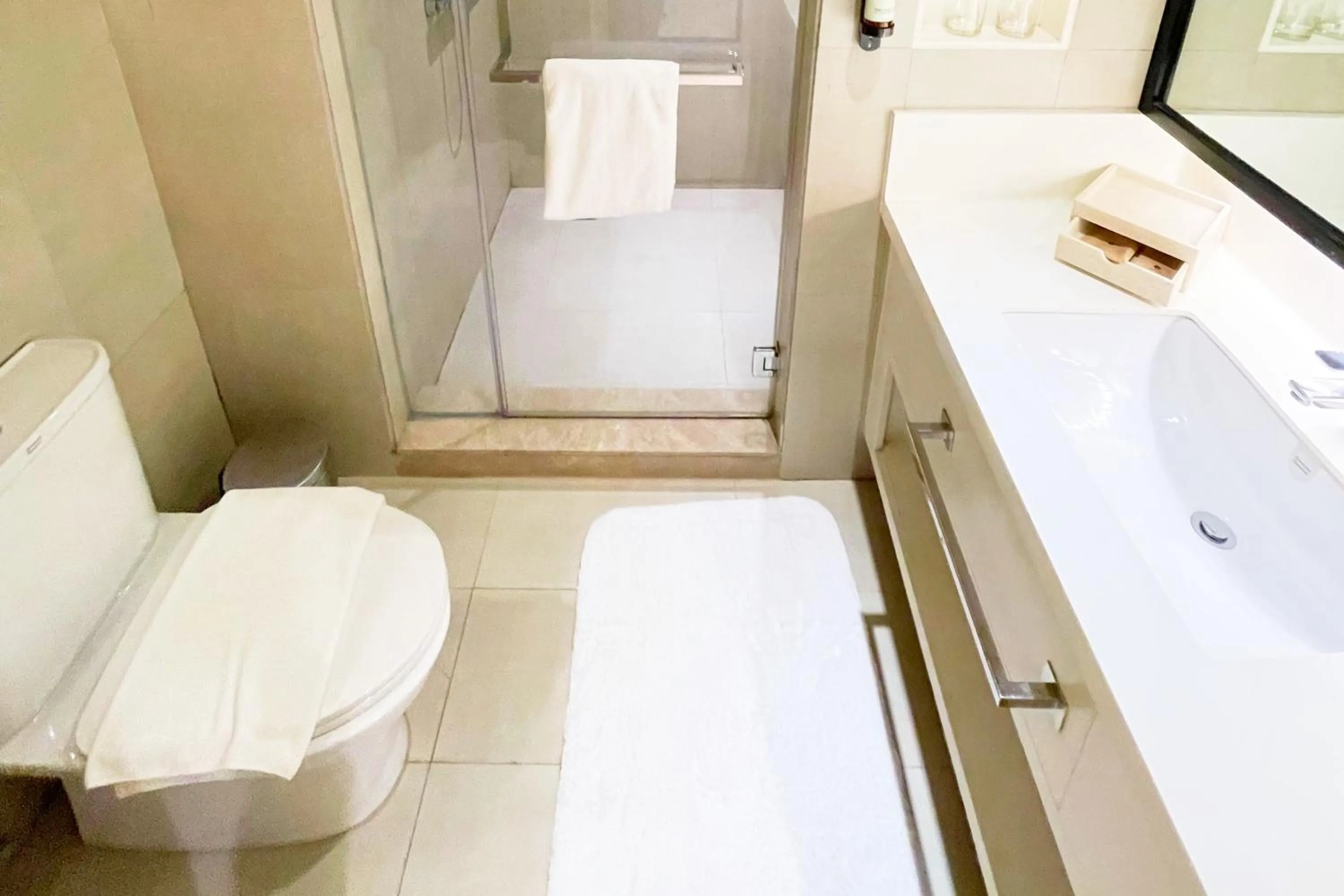 Mella Hotel Manila near NAIA Airport