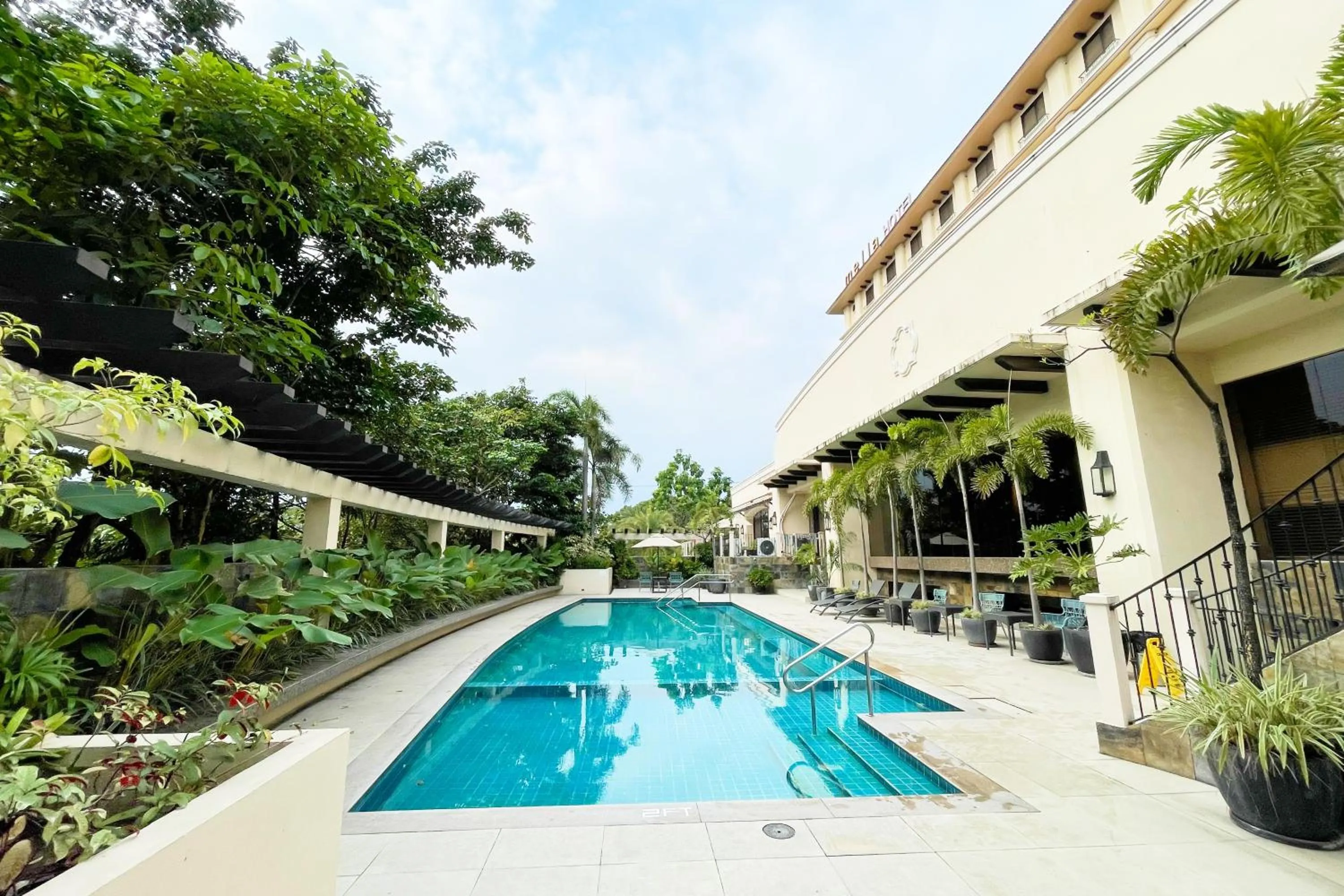 Mella Hotel Manila near NAIA Airport