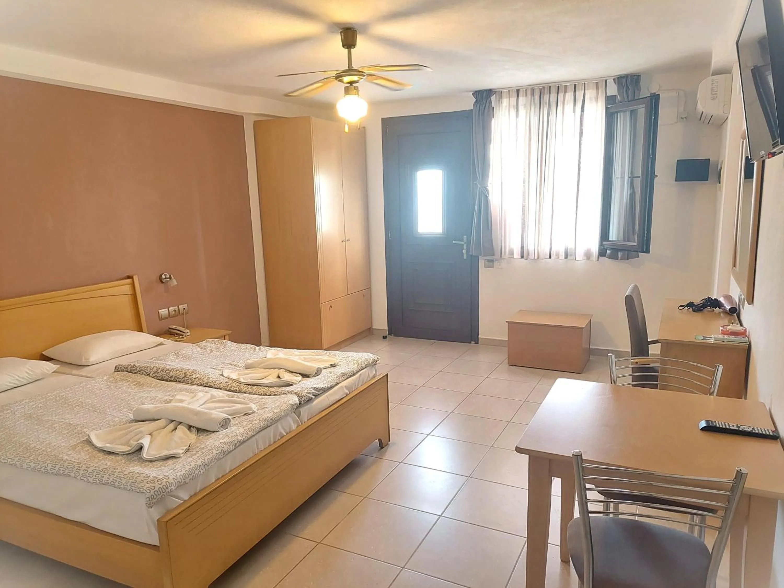 Photo of the whole room, Bed in Amari Hotel