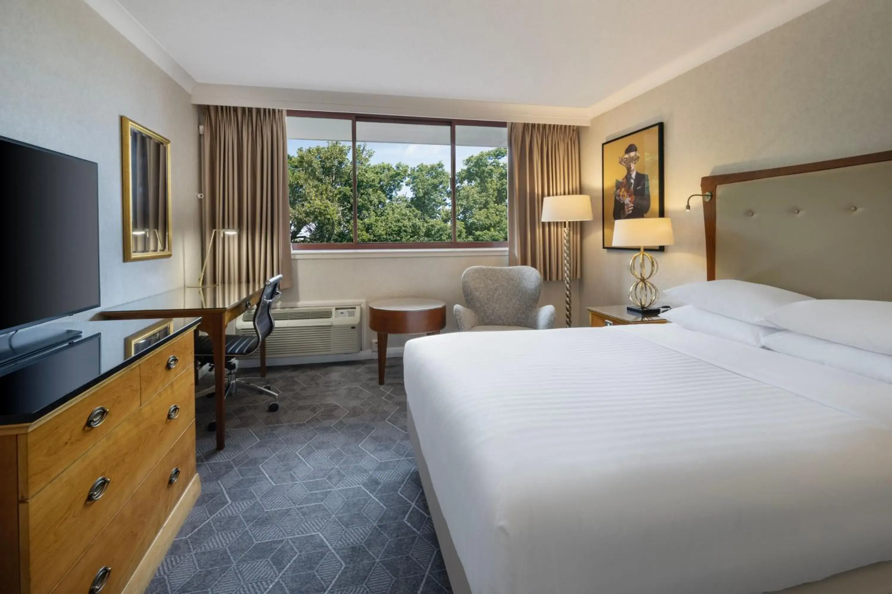 Deluxe Queen Room in Delta Hotels by Marriott Swindon Deluxe Queen Room in Delta Hotels by Marriott Swindon