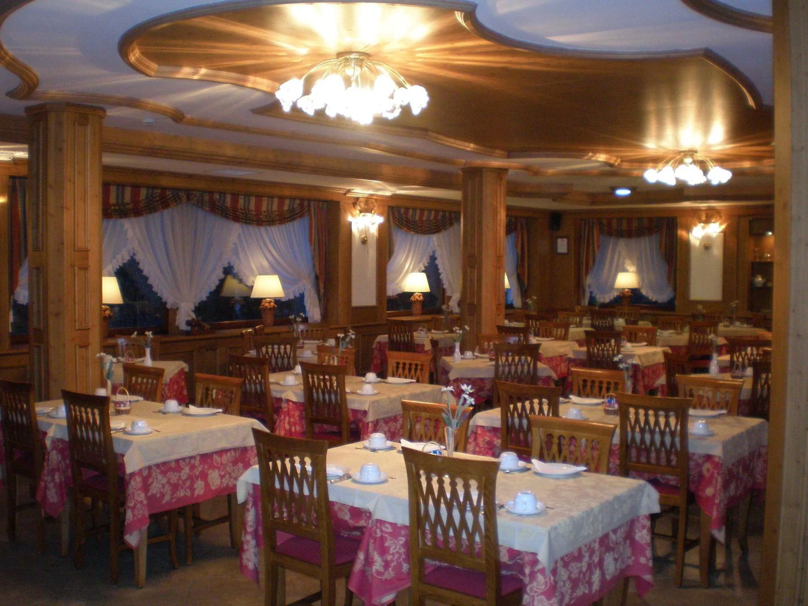 Restaurant/places to eat in Hotel Edelweiss