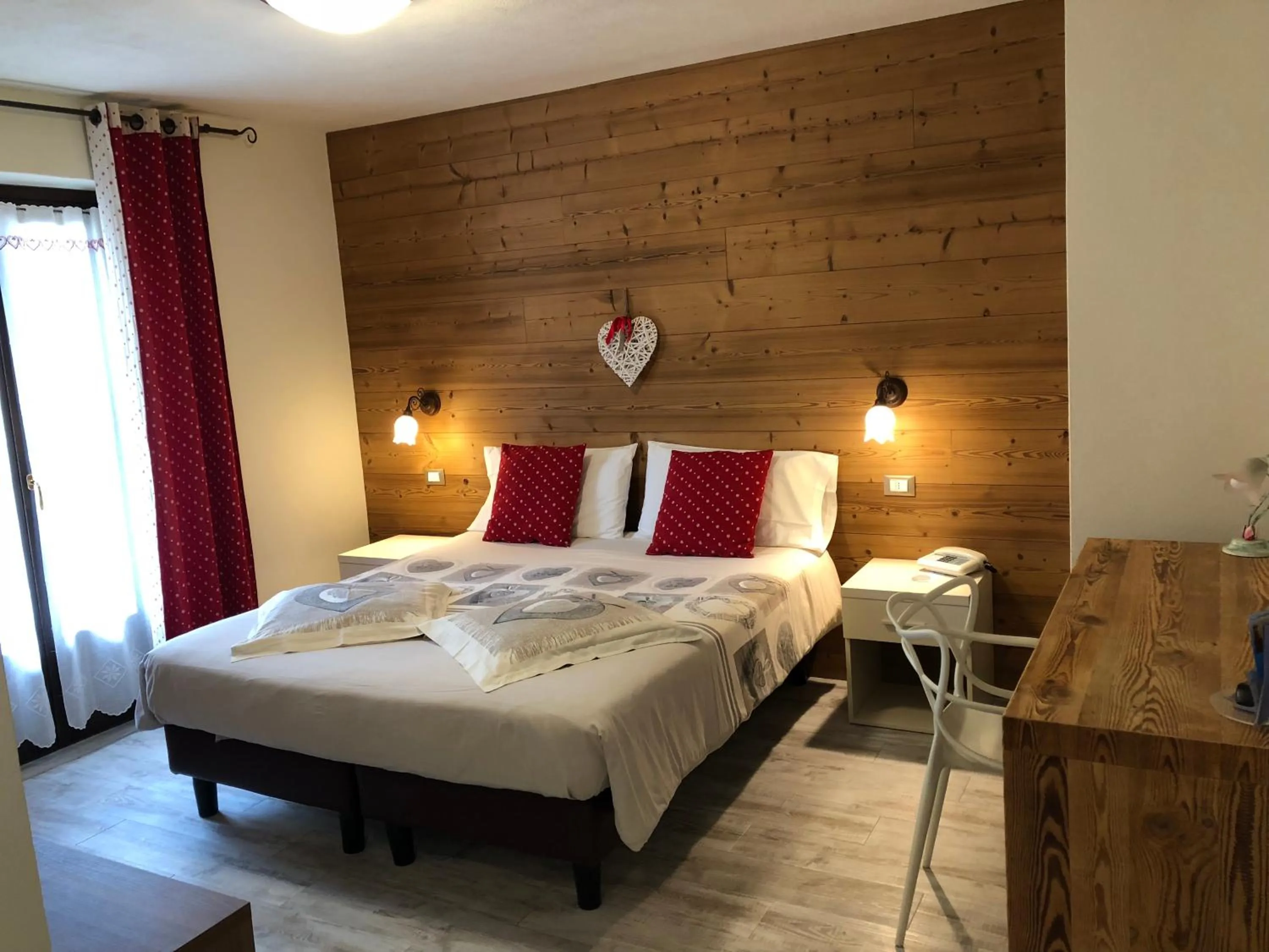 Bed in Hotel Edelweiss