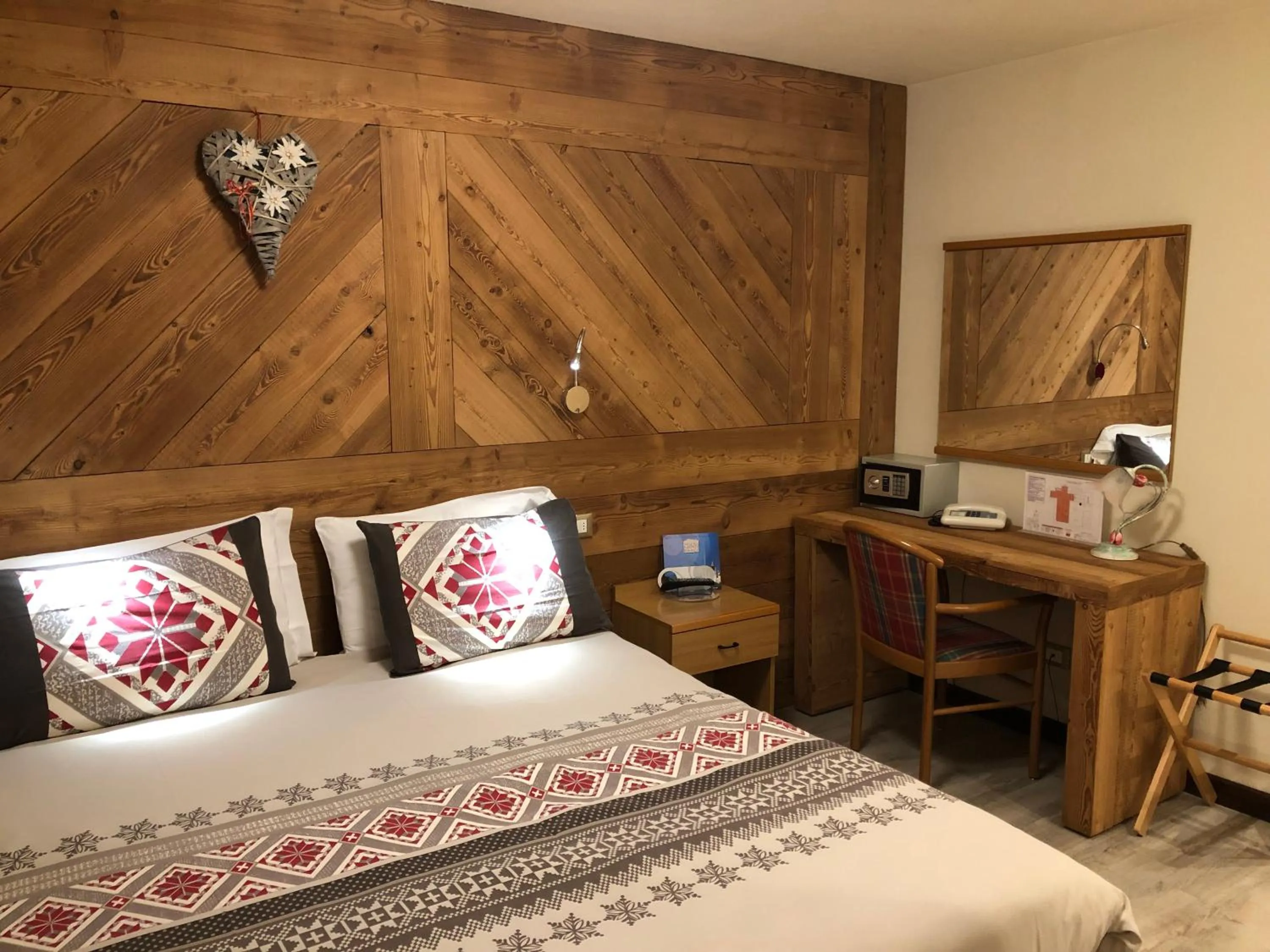 Bed in Hotel Edelweiss