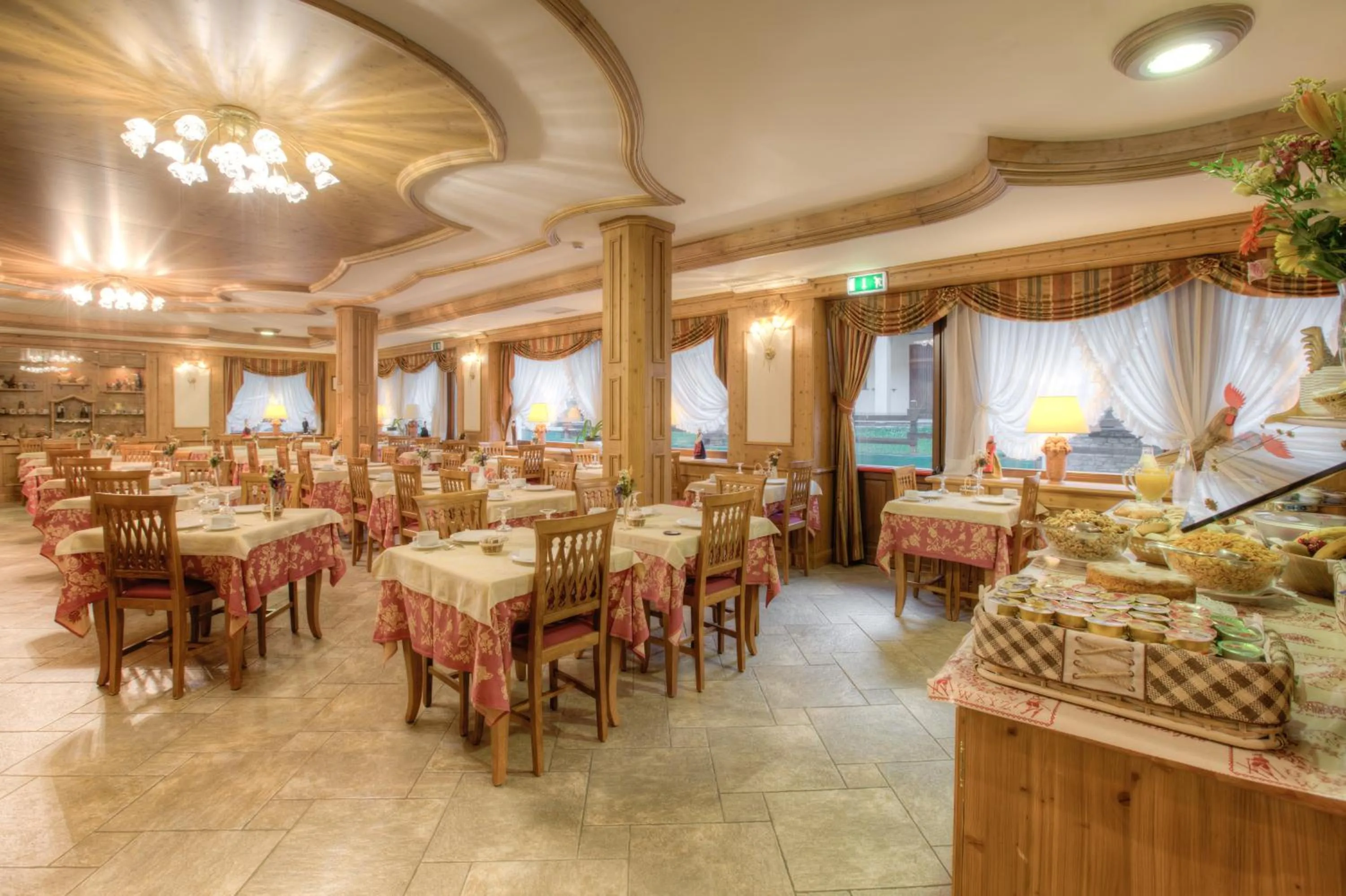 Restaurant/places to eat in Hotel Edelweiss