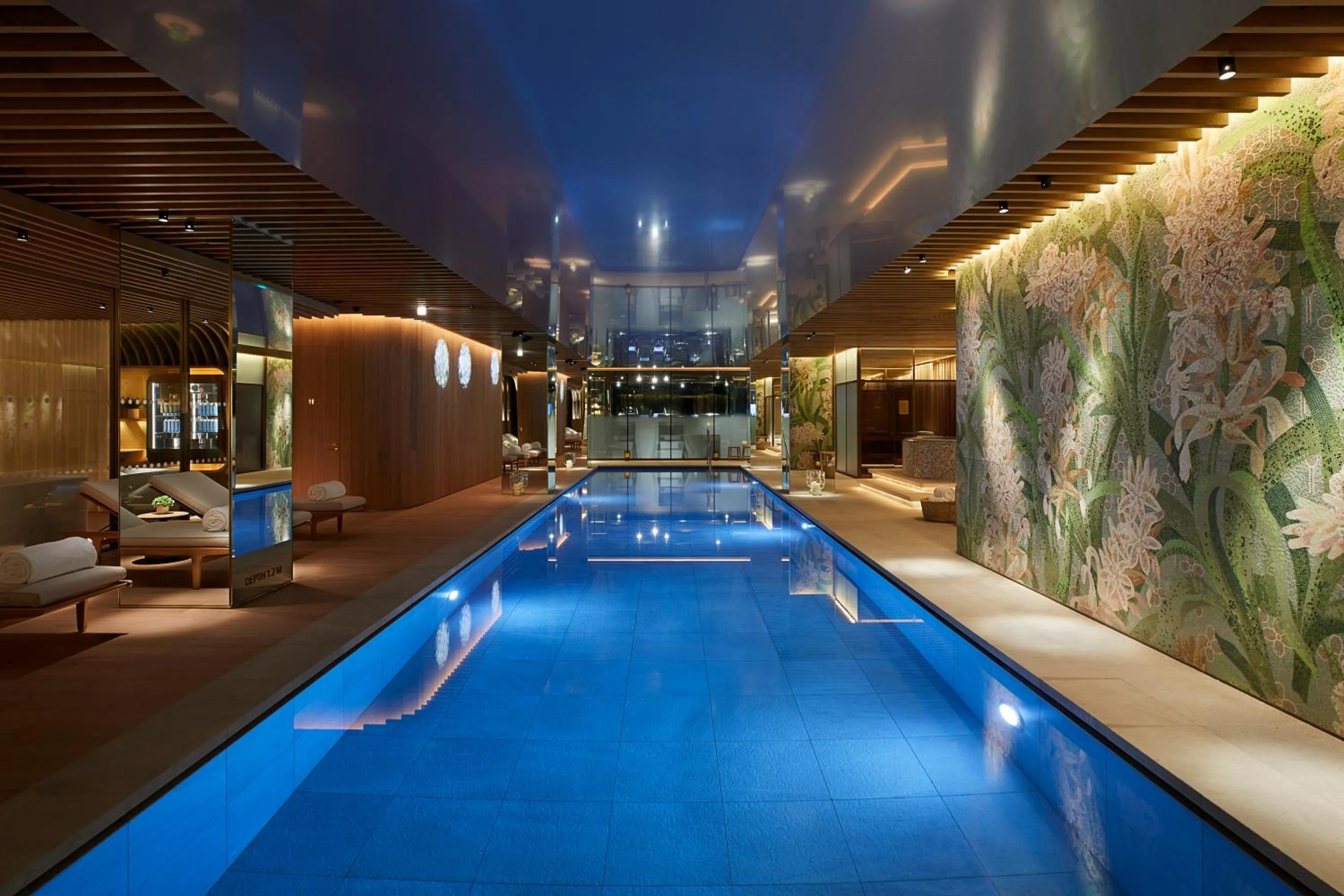 Swimming pool in 45 Park Lane - Dorchester Collection