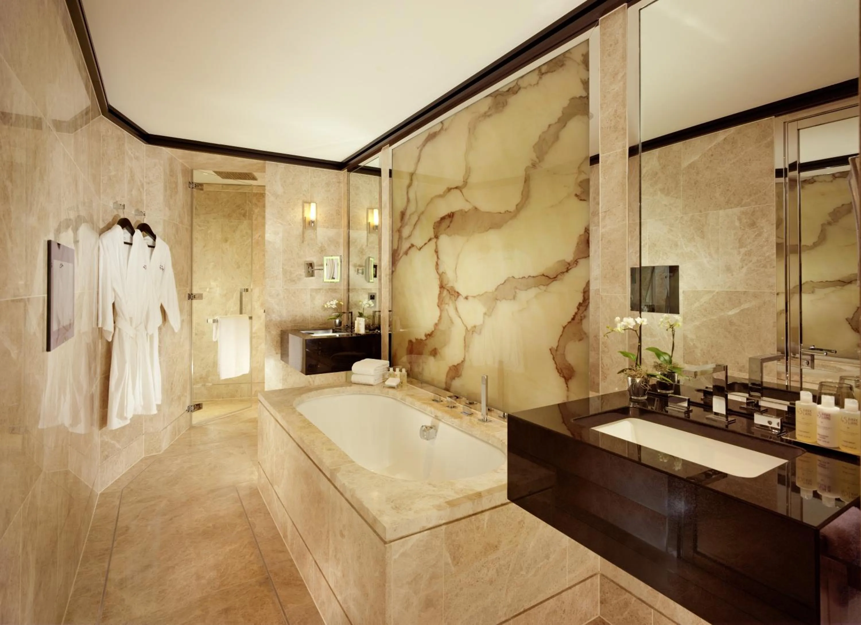 Bathroom in 45 Park Lane - Dorchester Collection