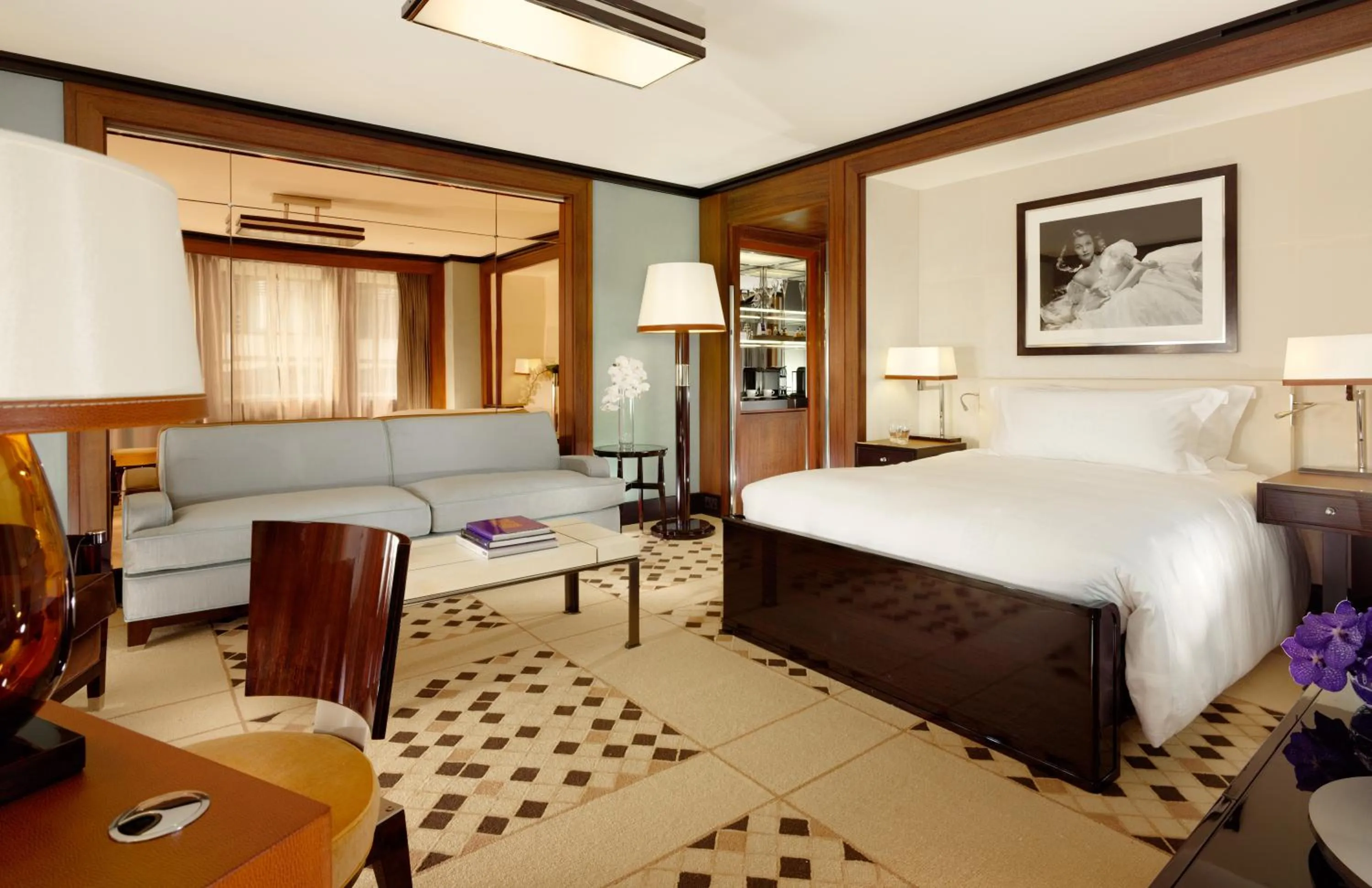 Photo of the whole room, Bed in 45 Park Lane - Dorchester Collection