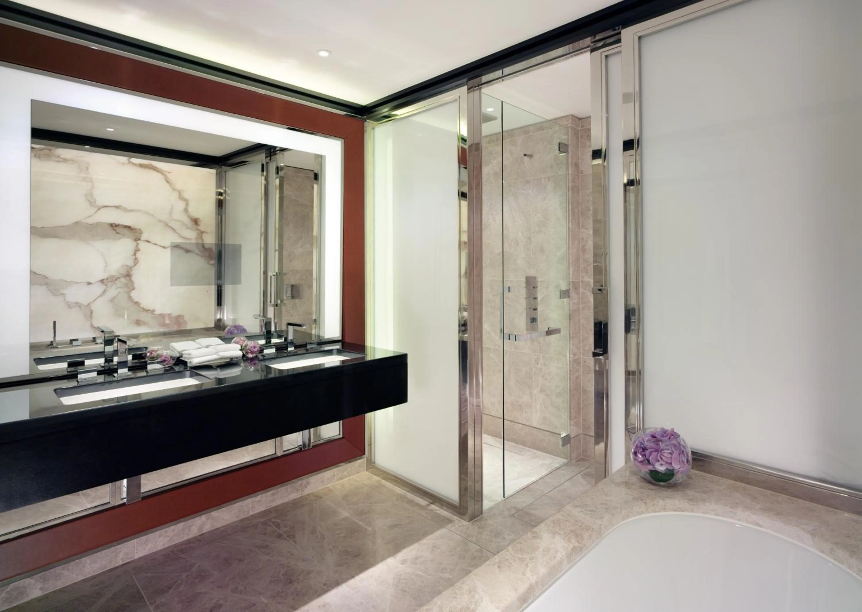 Bathroom in 45 Park Lane - Dorchester Collection