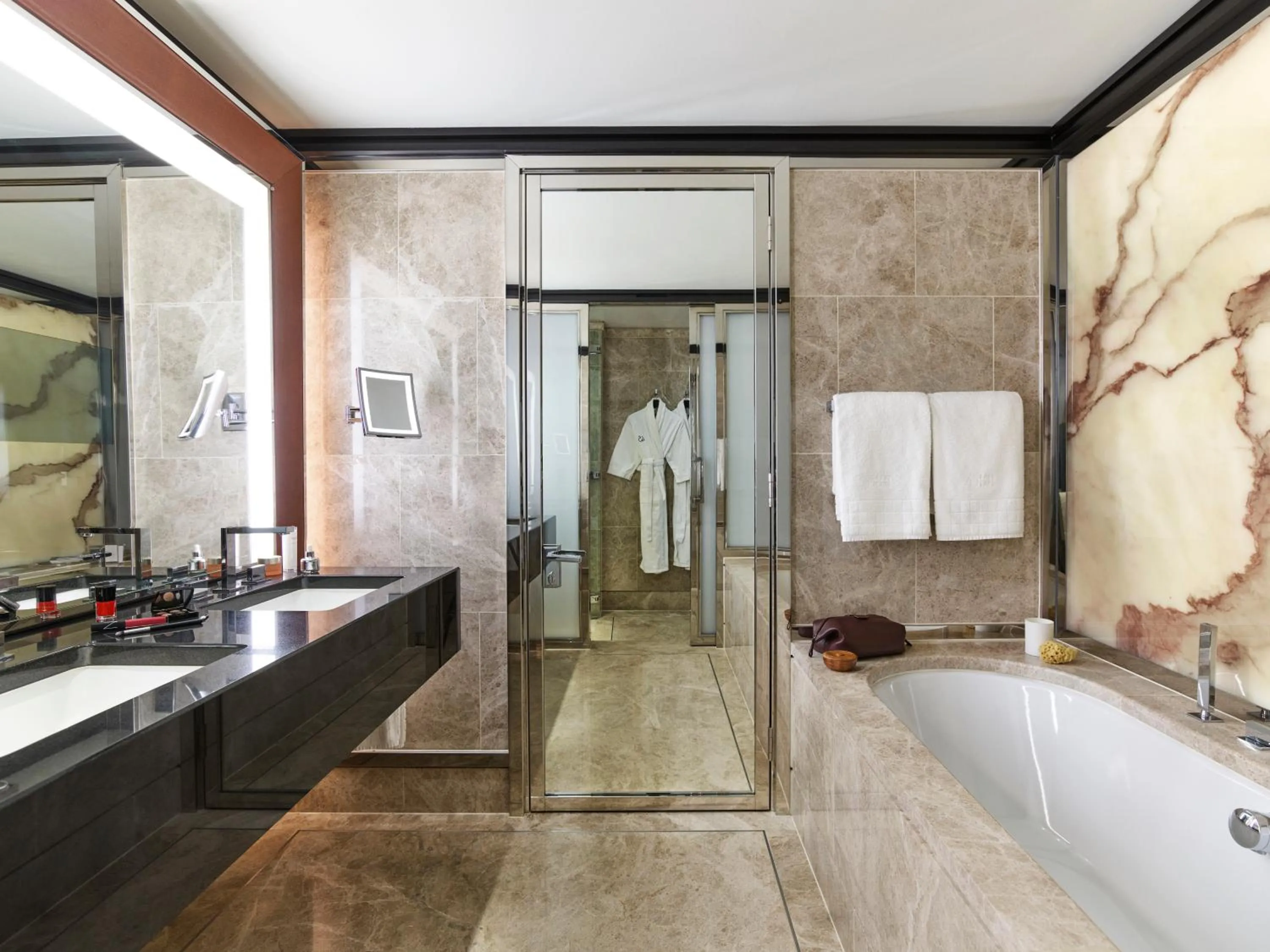 Bathroom in 45 Park Lane - Dorchester Collection