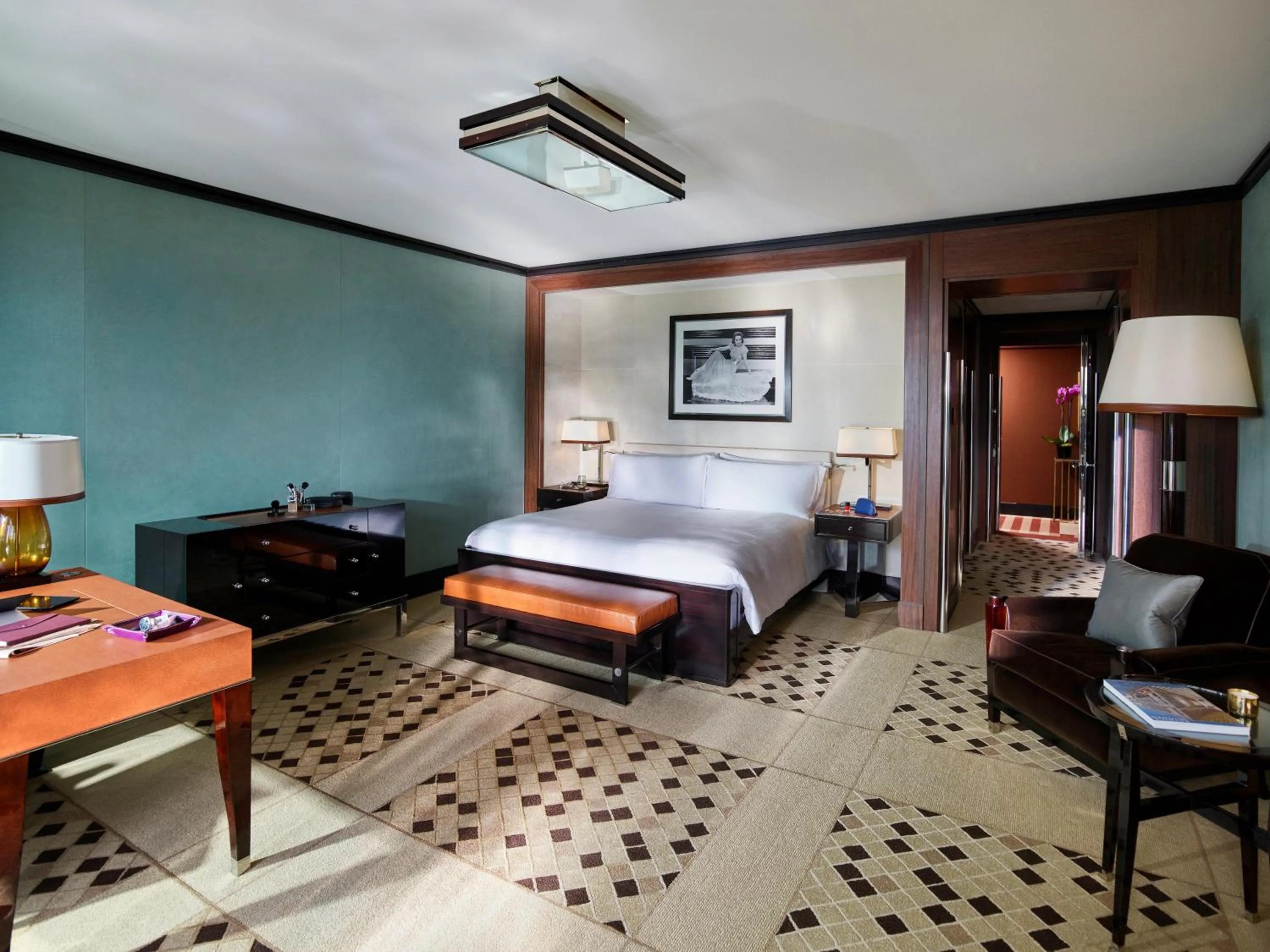 Bed in 45 Park Lane - Dorchester Collection