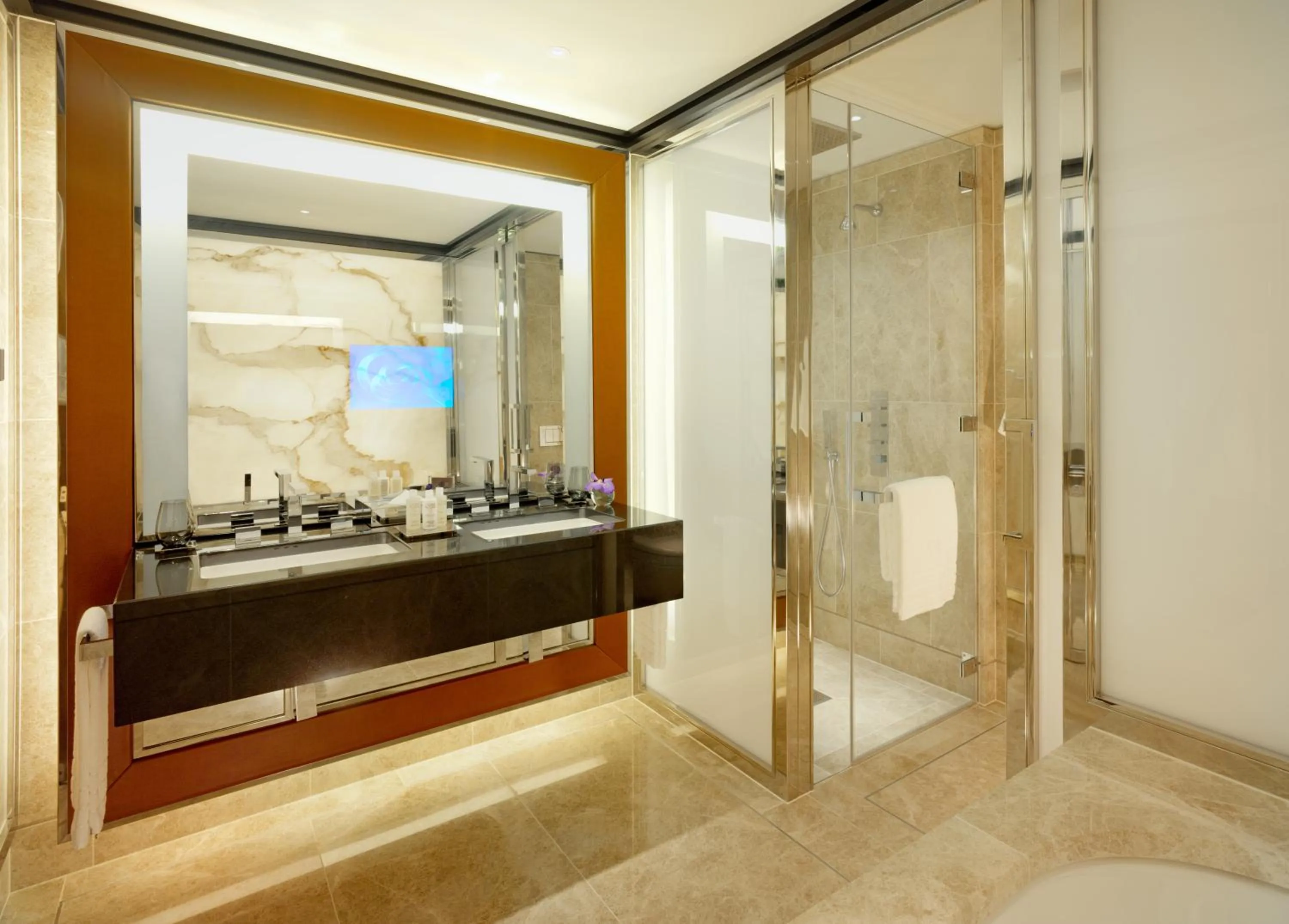 Bathroom in 45 Park Lane - Dorchester Collection
