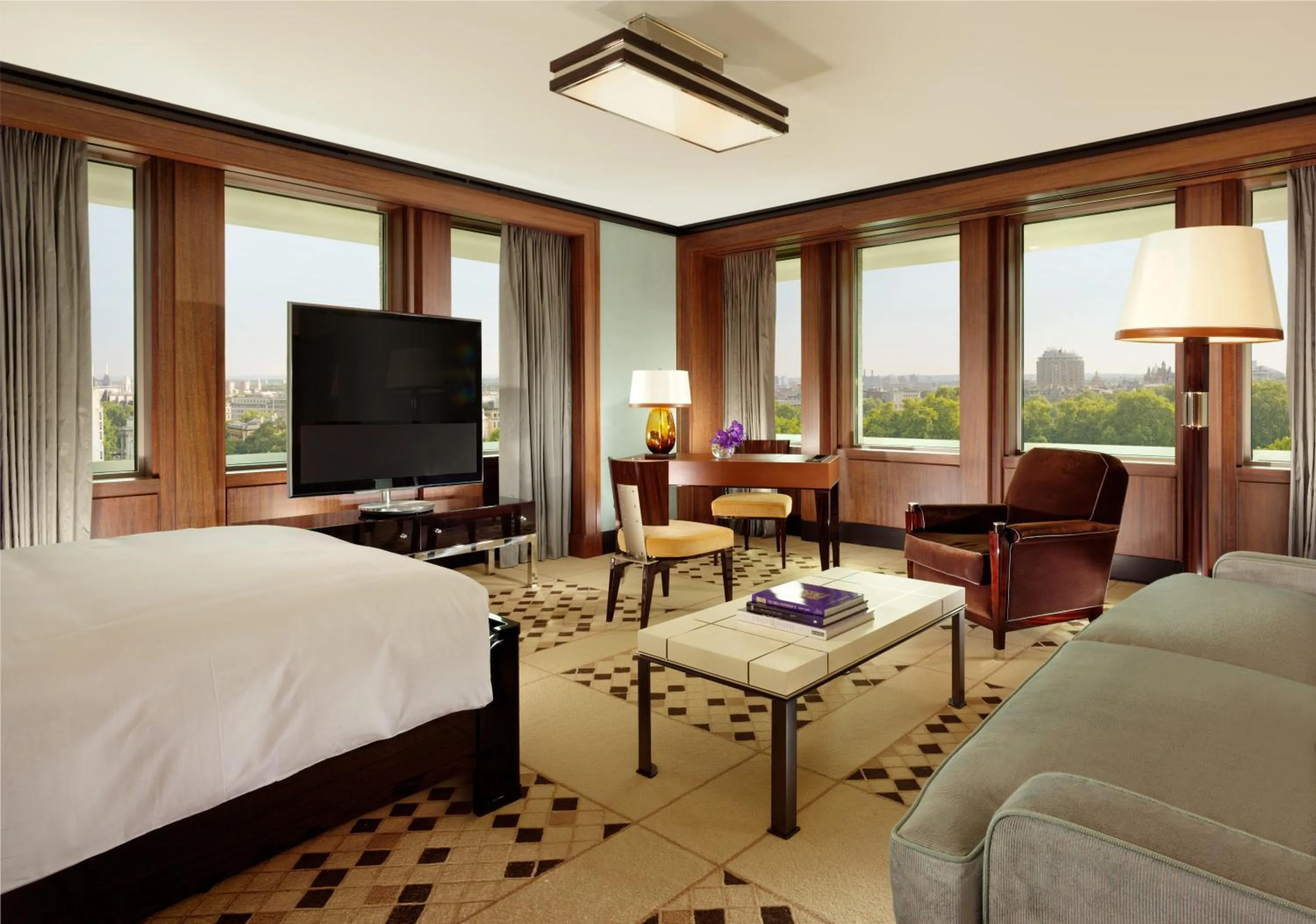 Seating area, Bed in 45 Park Lane - Dorchester Collection