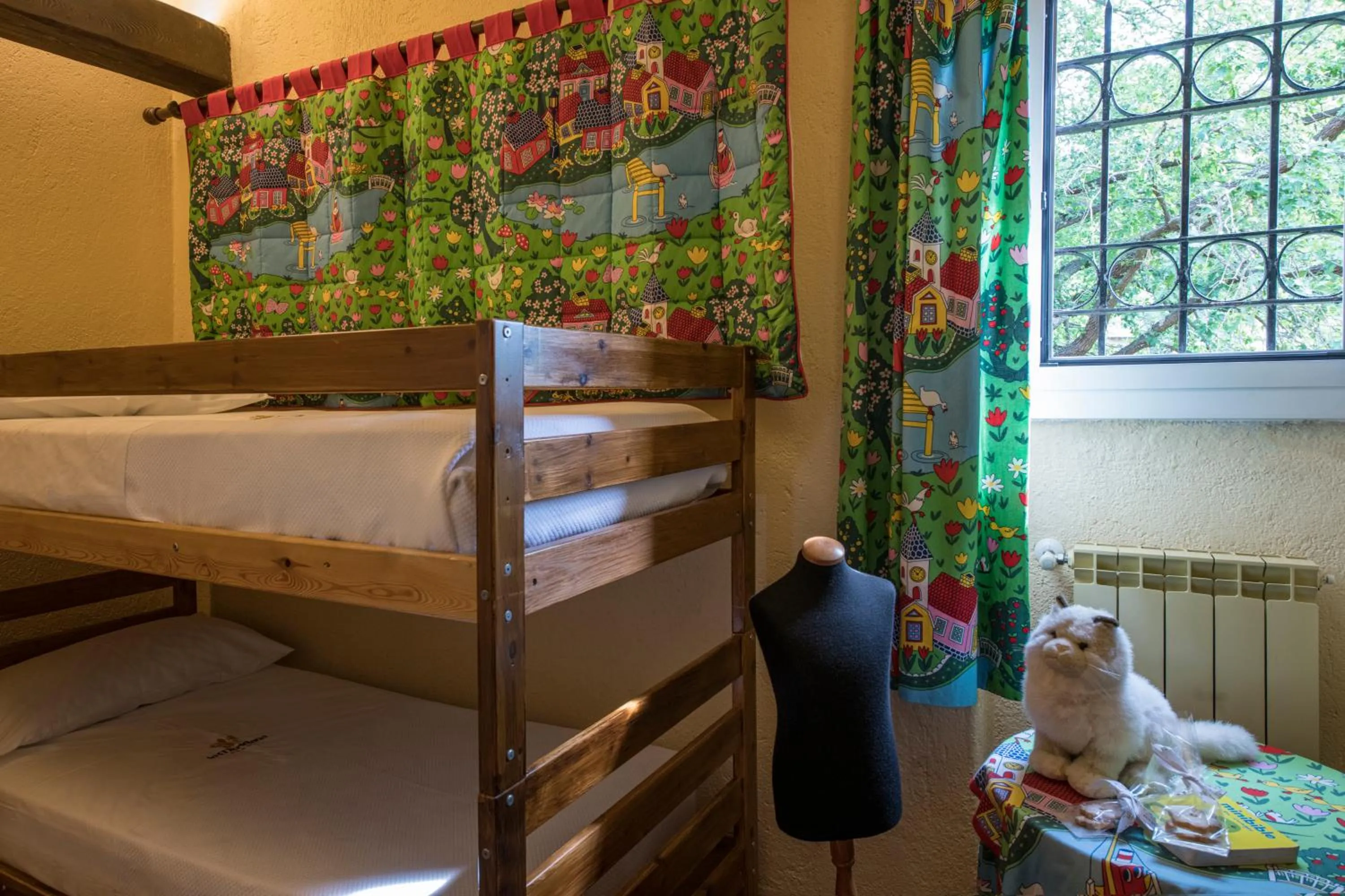 children, Bed in La Meridiana ReIais & Chateaux