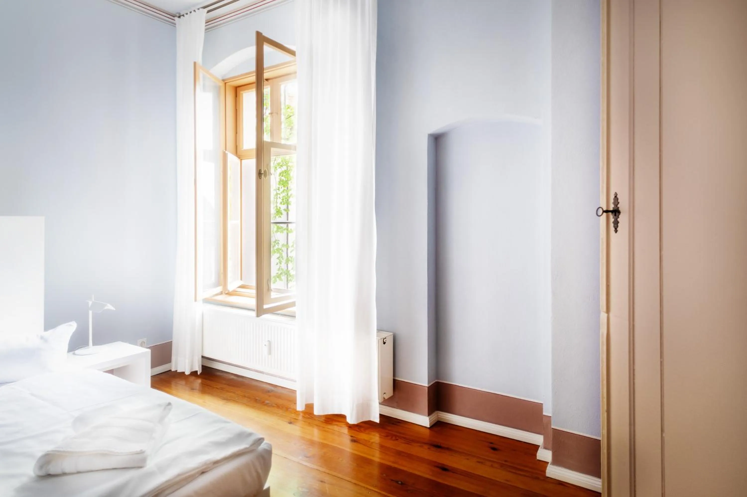 Photo of the whole room, Bed in Hotel Cranach-Herberge City Centre